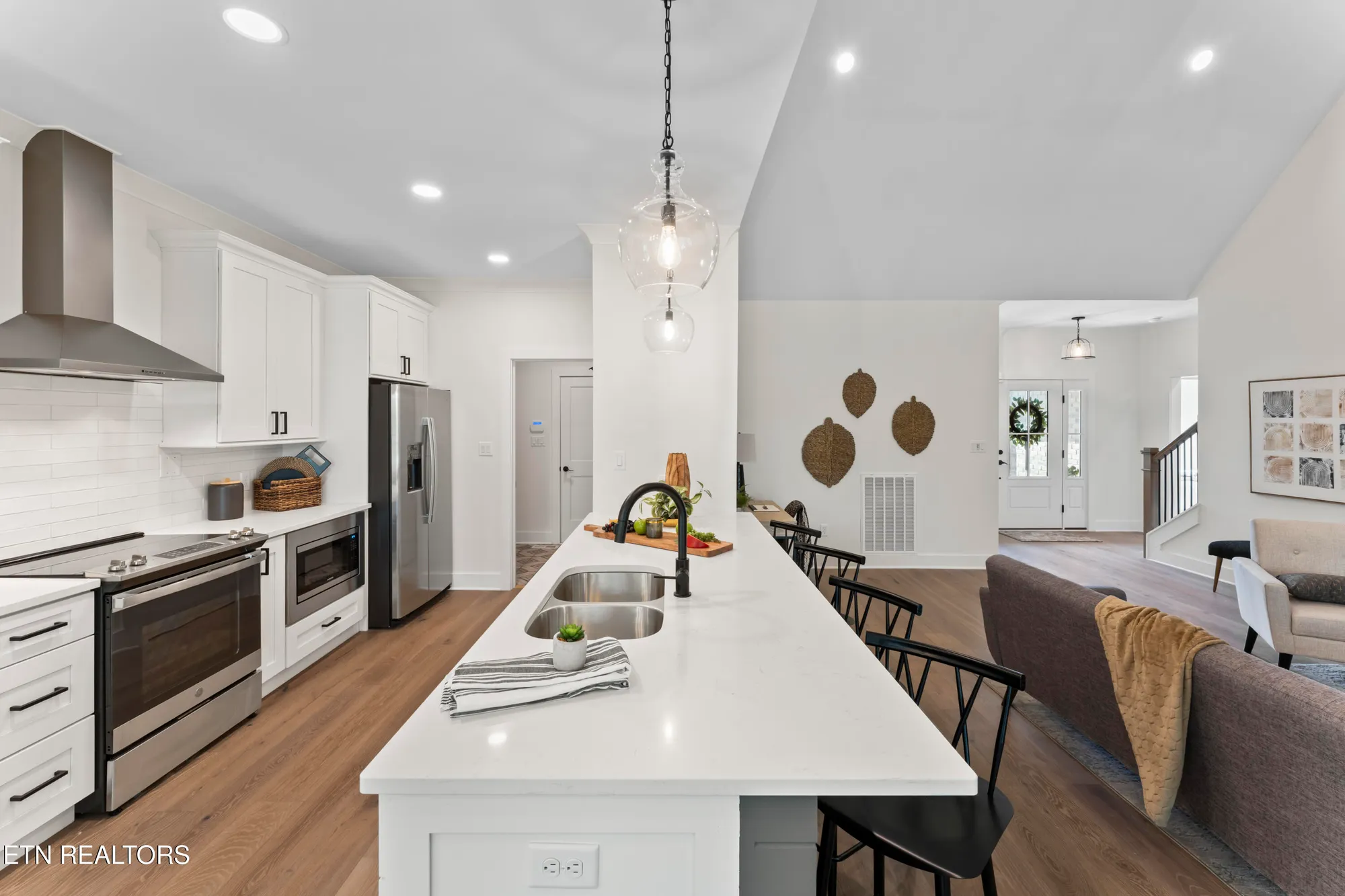 Property Slideshow image 15 of 47 | 208 mialaquo rd, Loudon, TN, 37774