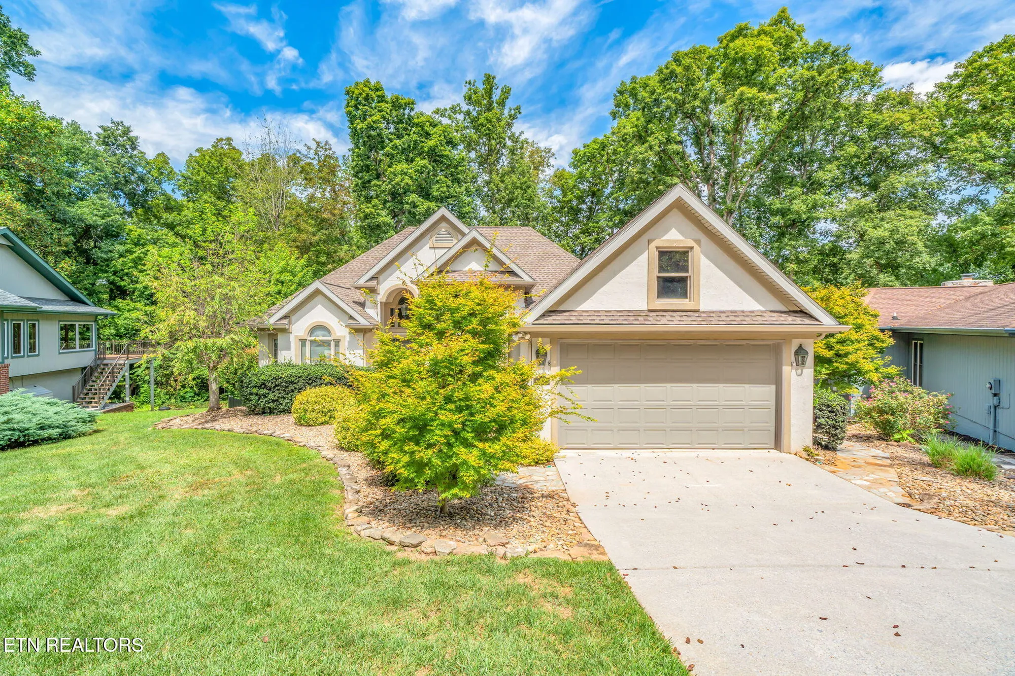 Property Slideshow image 9 of 59 | 141 inata cir, Loudon, TN, 37774