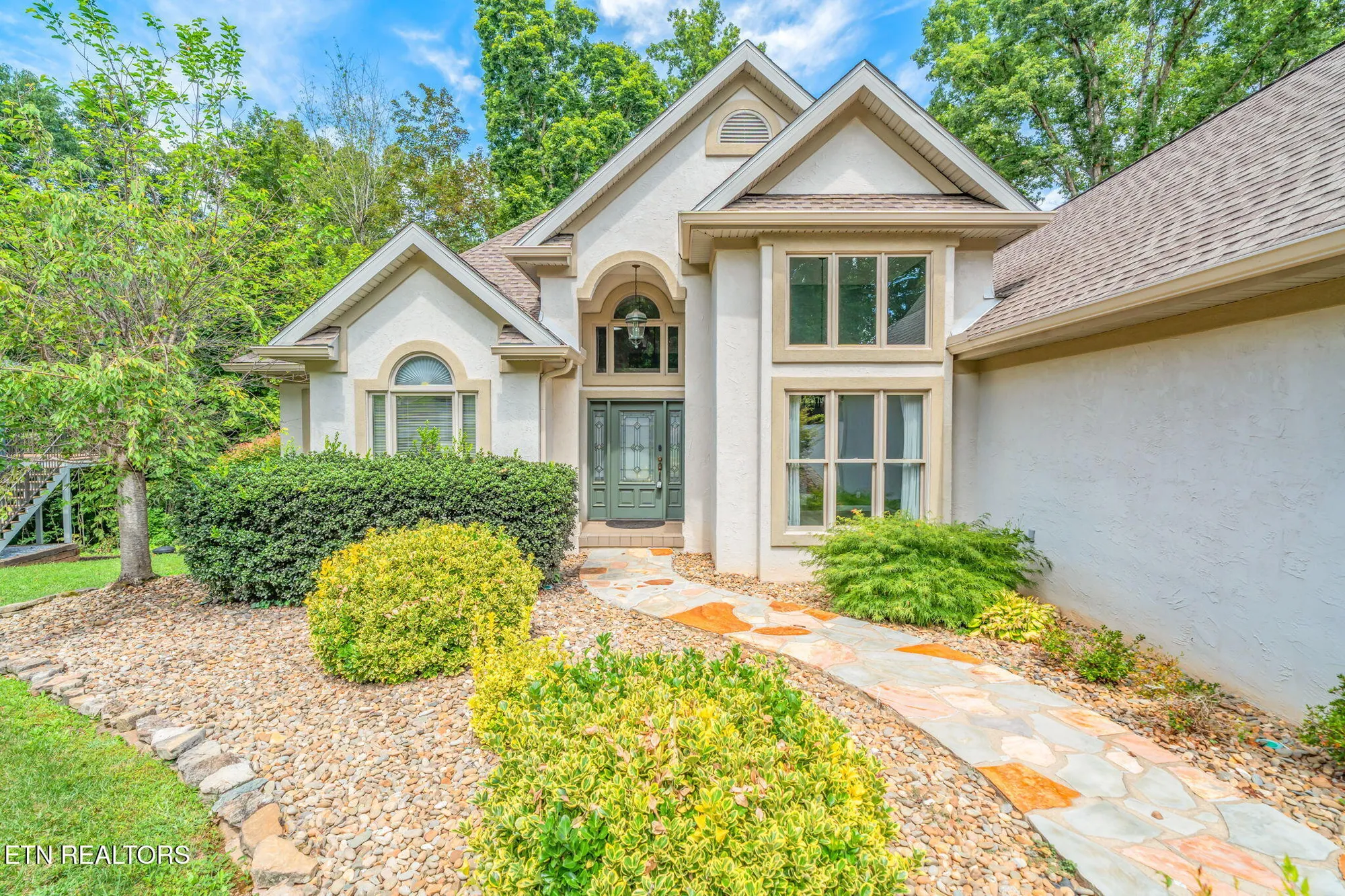 Property Slideshow image 8 of 59 | 141 inata cir, Loudon, TN, 37774