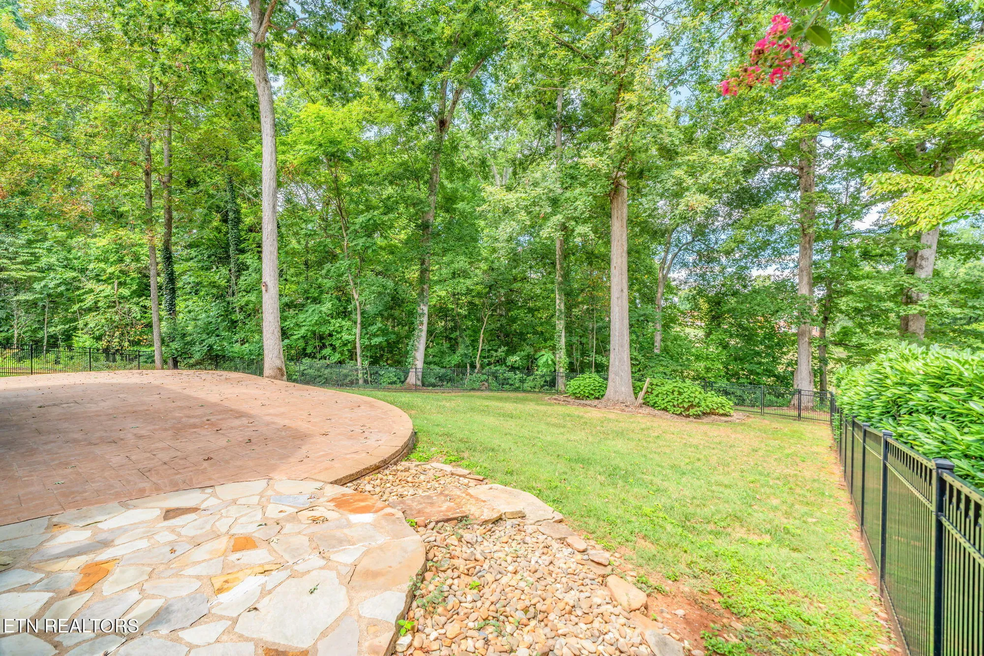 Property Slideshow image 45 of 59 | 141 inata cir, Loudon, TN, 37774