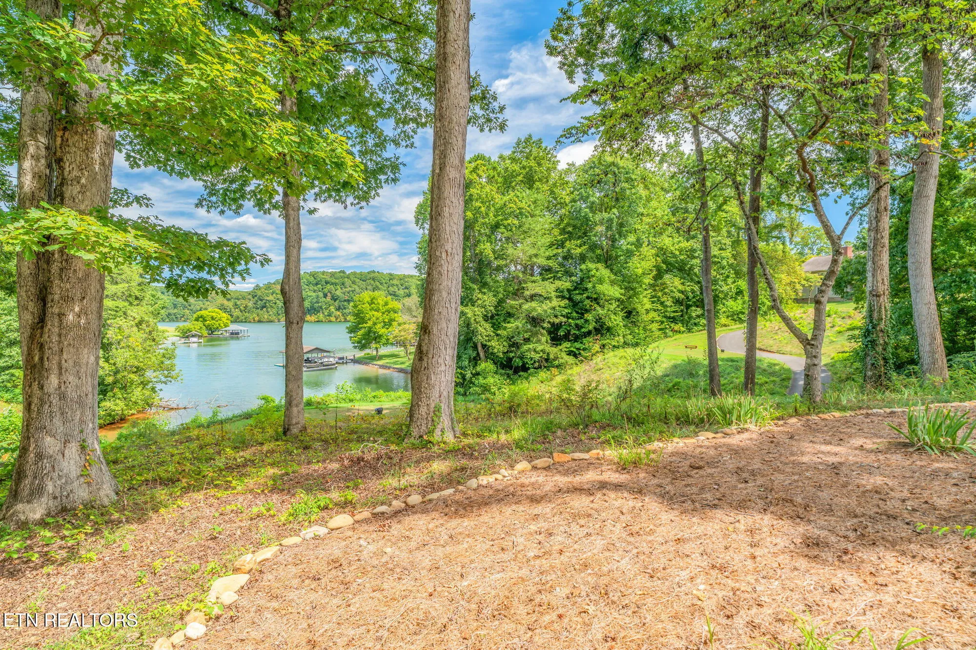 Property Slideshow image 50 of 59 | 141 inata cir, Loudon, TN, 37774