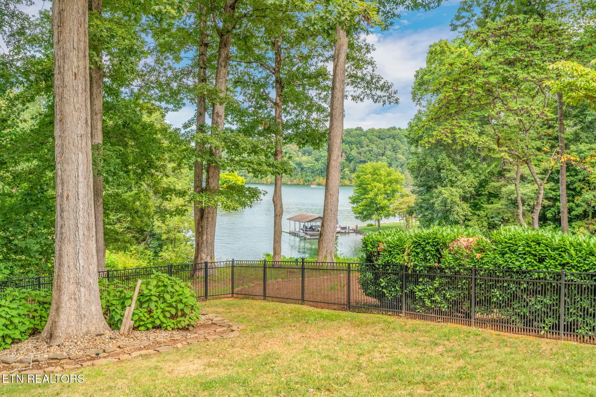 Property Slideshow image 53 of 59 | 141 inata cir, Loudon, TN, 37774