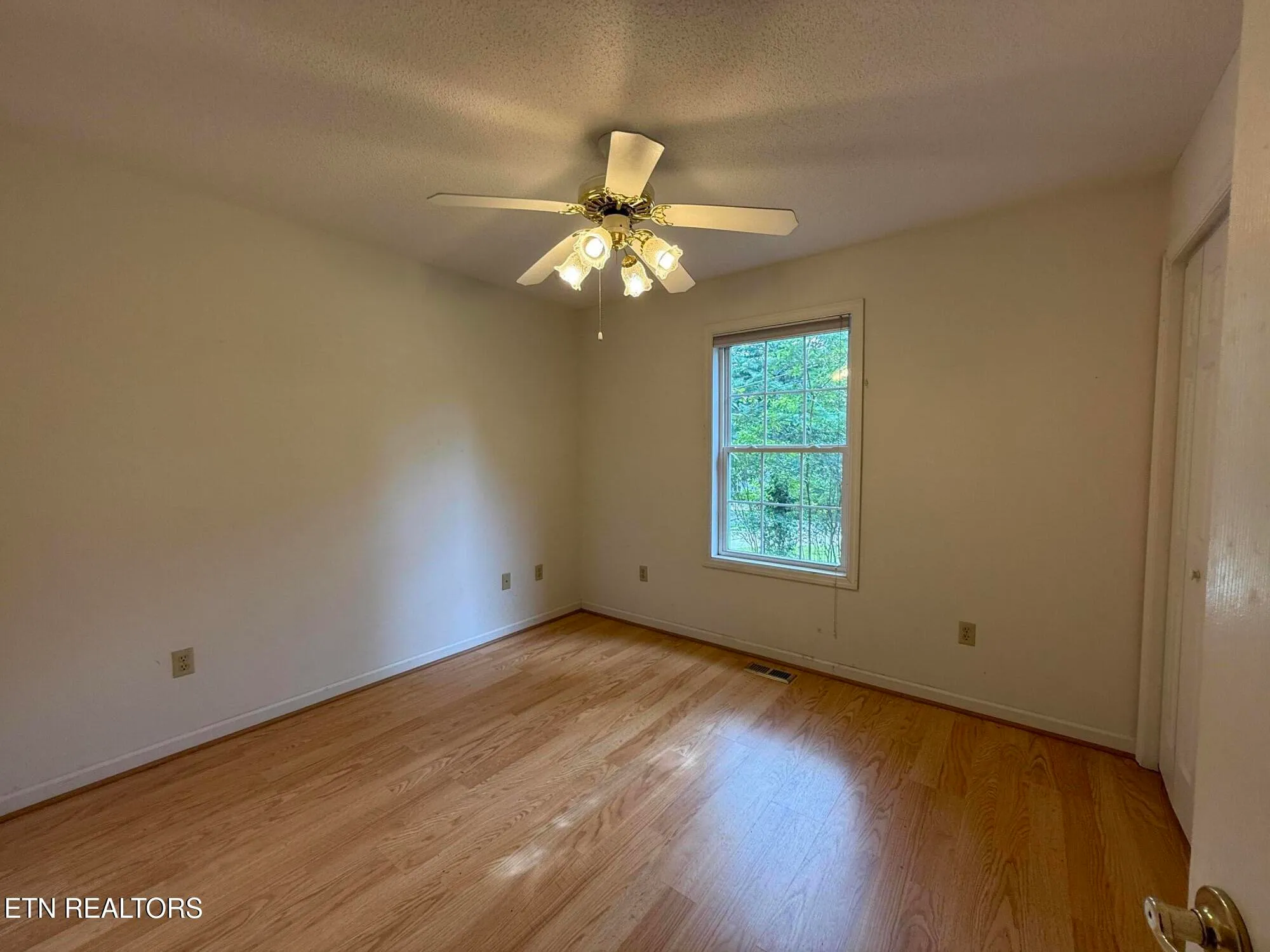 Property Slideshow image 17 of 25 | 131 cromwell ln, Crossville, TN, 38558