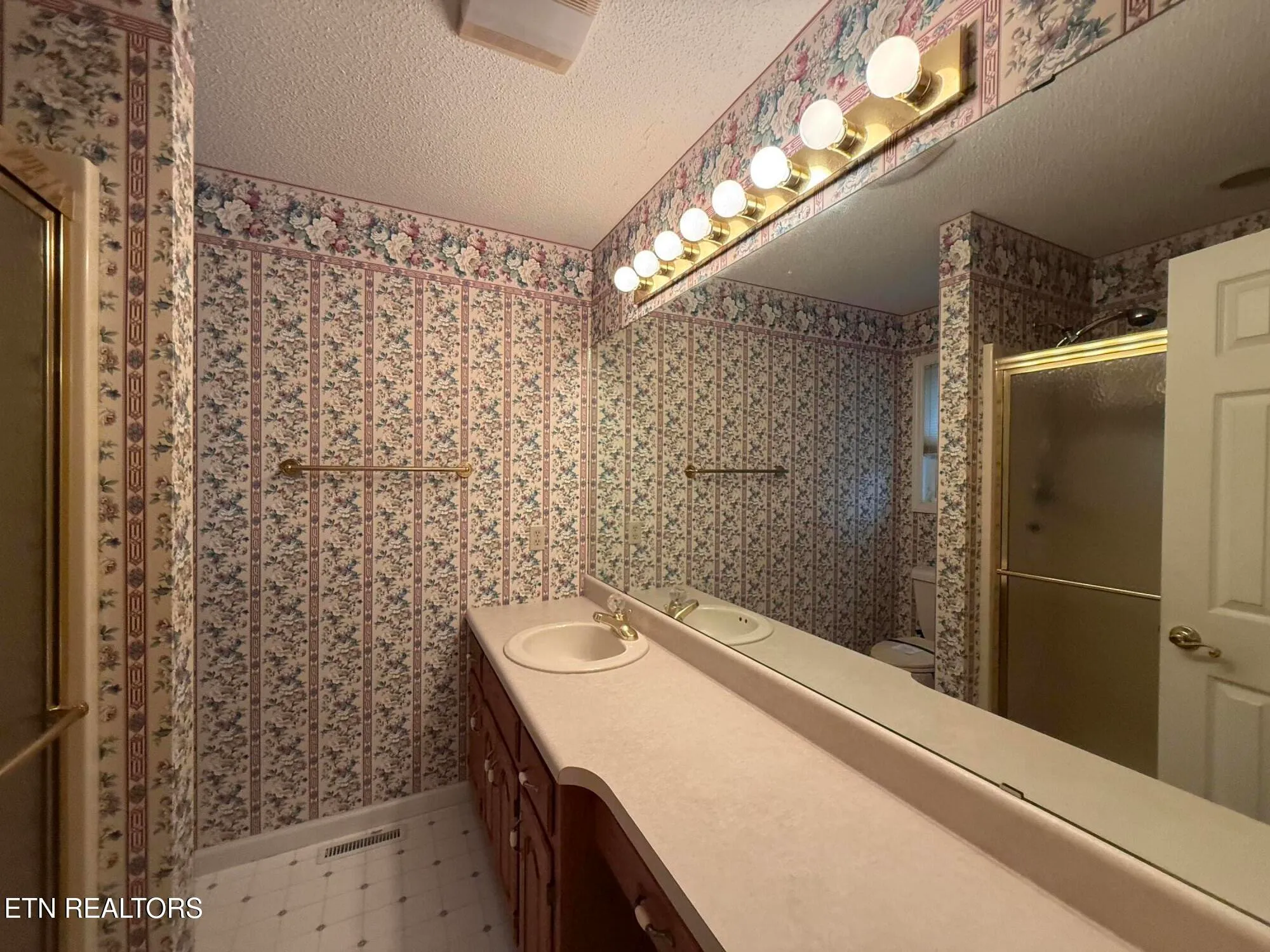 Property Slideshow image 20 of 25 | 131 cromwell ln, Crossville, TN, 38558