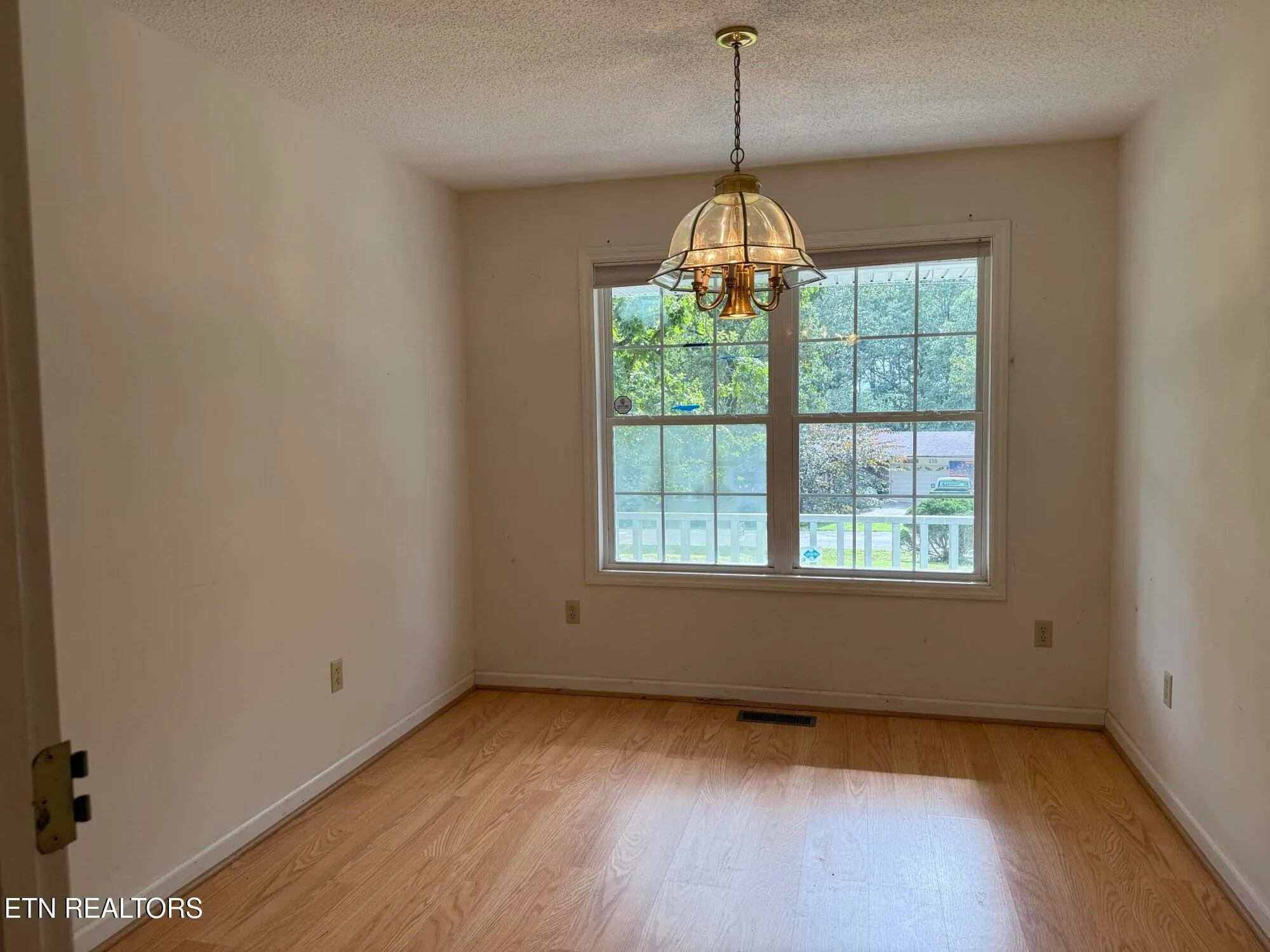 Property Slideshow image 9 of 25 | 131 cromwell ln, Crossville, TN, 38558