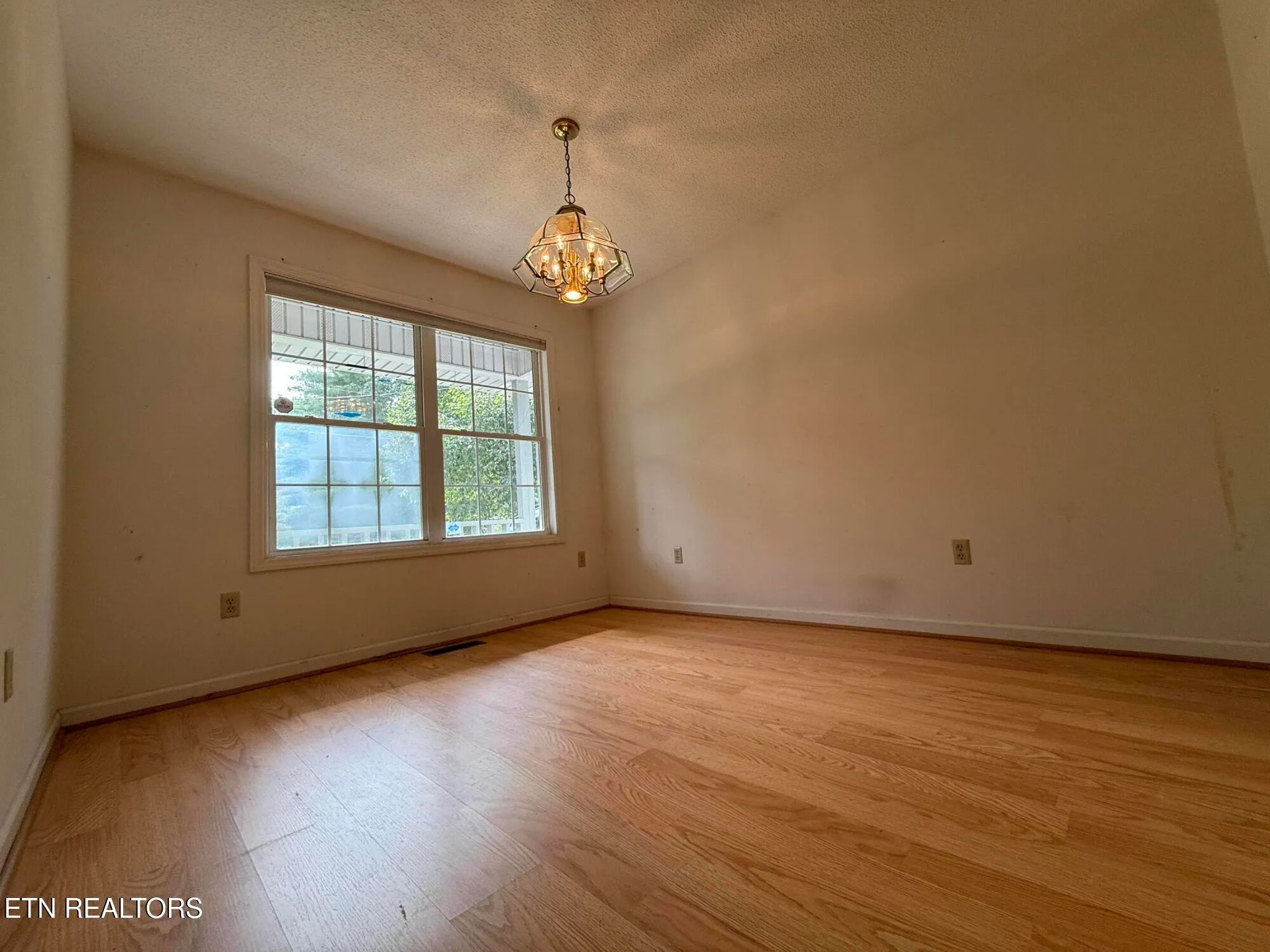 Property Slideshow image 11 of 25 | 131 cromwell ln, Crossville, TN, 38558