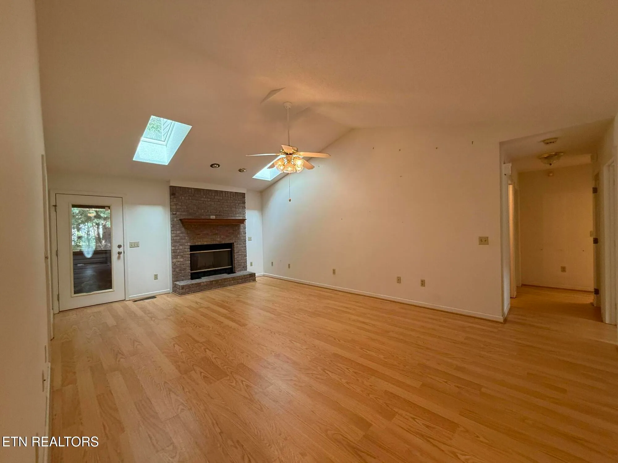 Property Slideshow image 4 of 25 | 131 cromwell ln, Crossville, TN, 38558