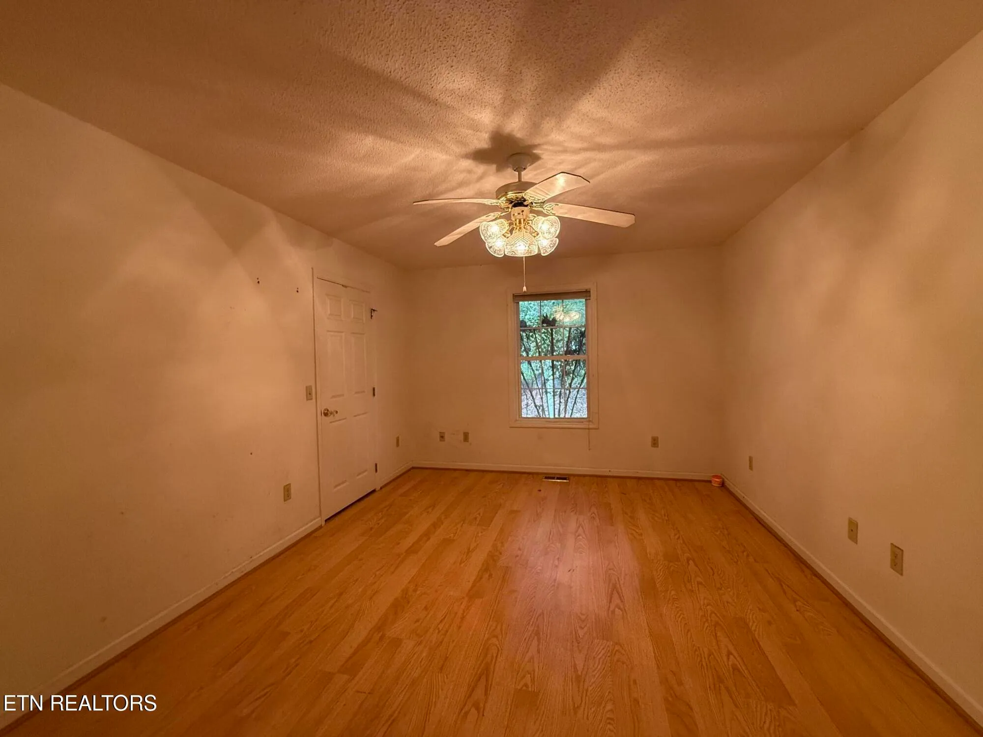 Property Slideshow image 19 of 25 | 131 cromwell ln, Crossville, TN, 38558