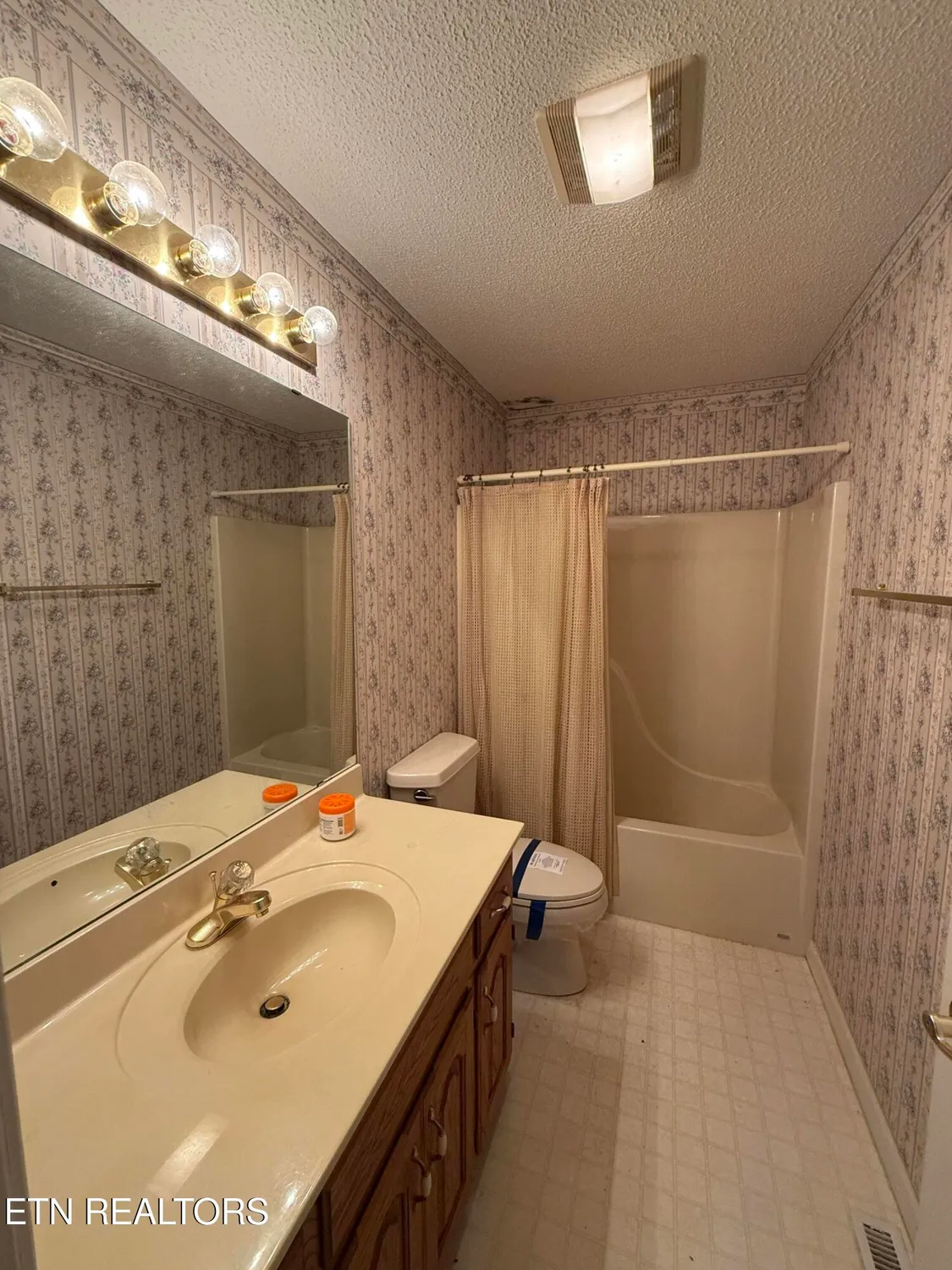 Property Slideshow image 21 of 25 | 131 cromwell ln, Crossville, TN, 38558