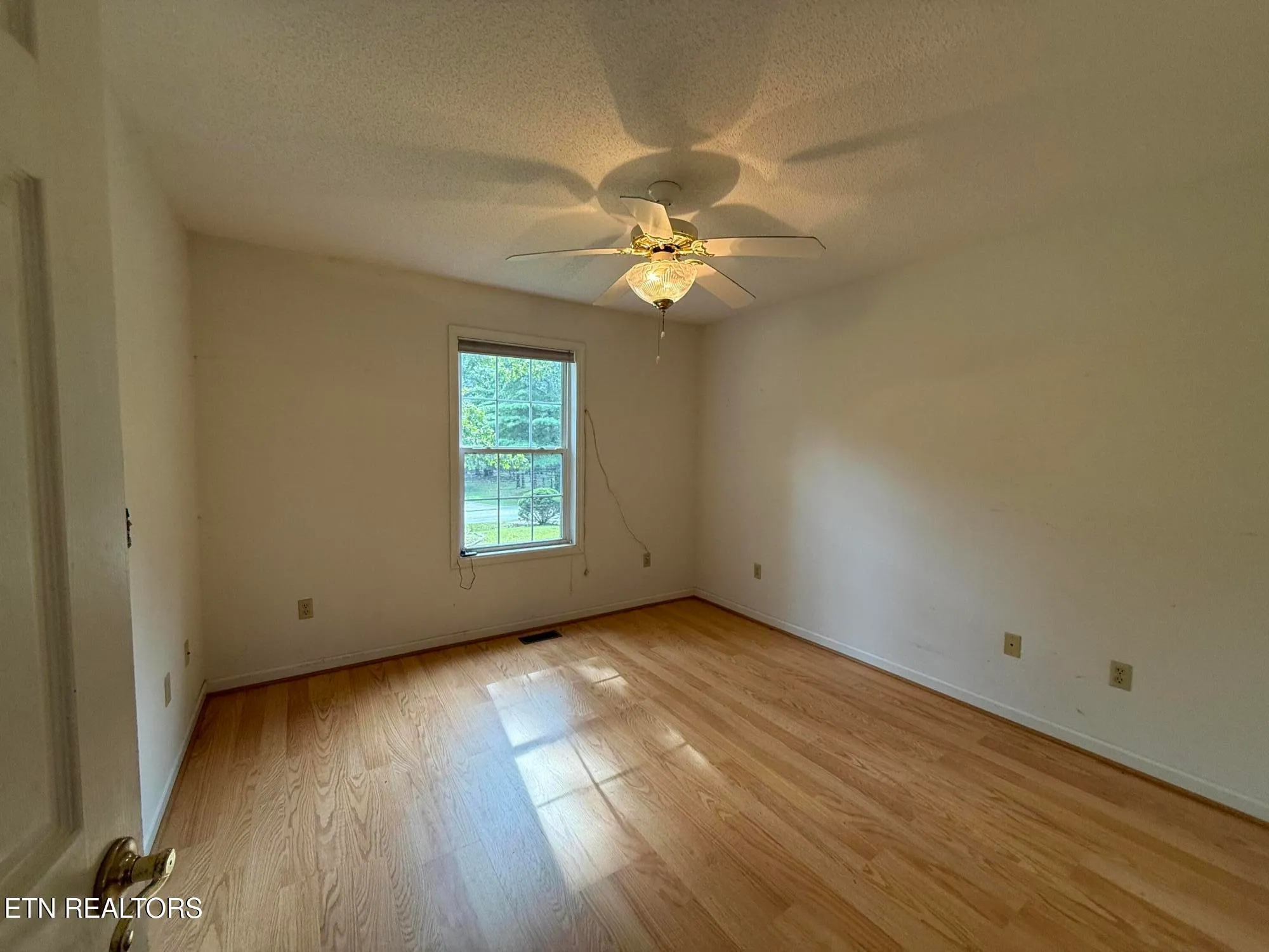 Property Slideshow image 18 of 25 | 131 cromwell ln, Crossville, TN, 38558