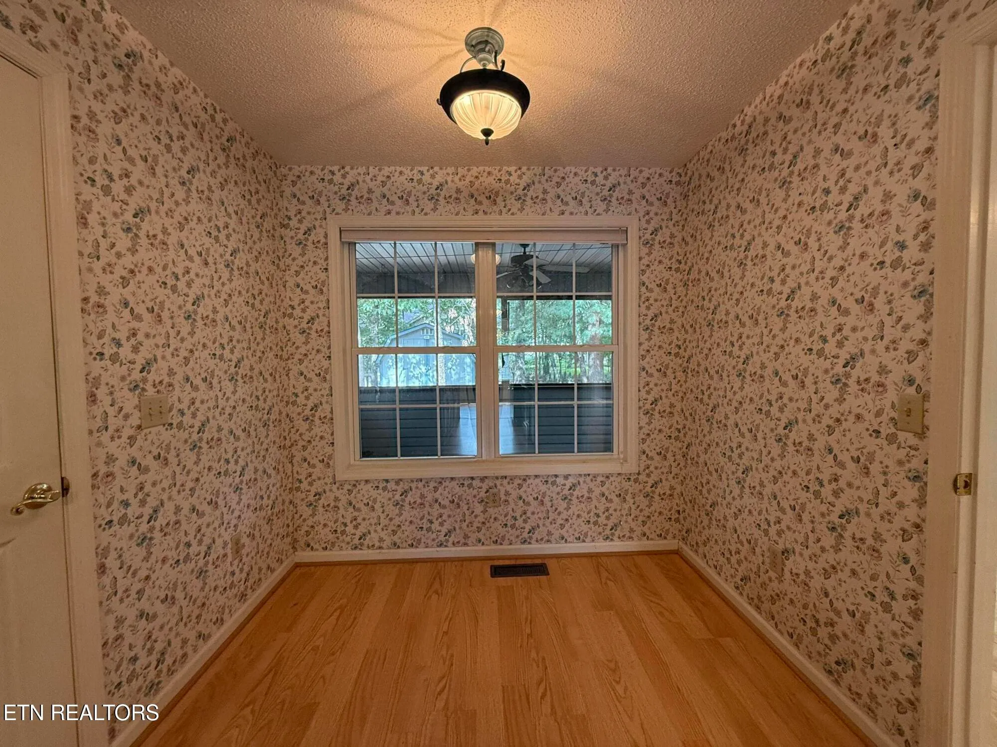 Property Slideshow image 15 of 25 | 131 cromwell ln, Crossville, TN, 38558