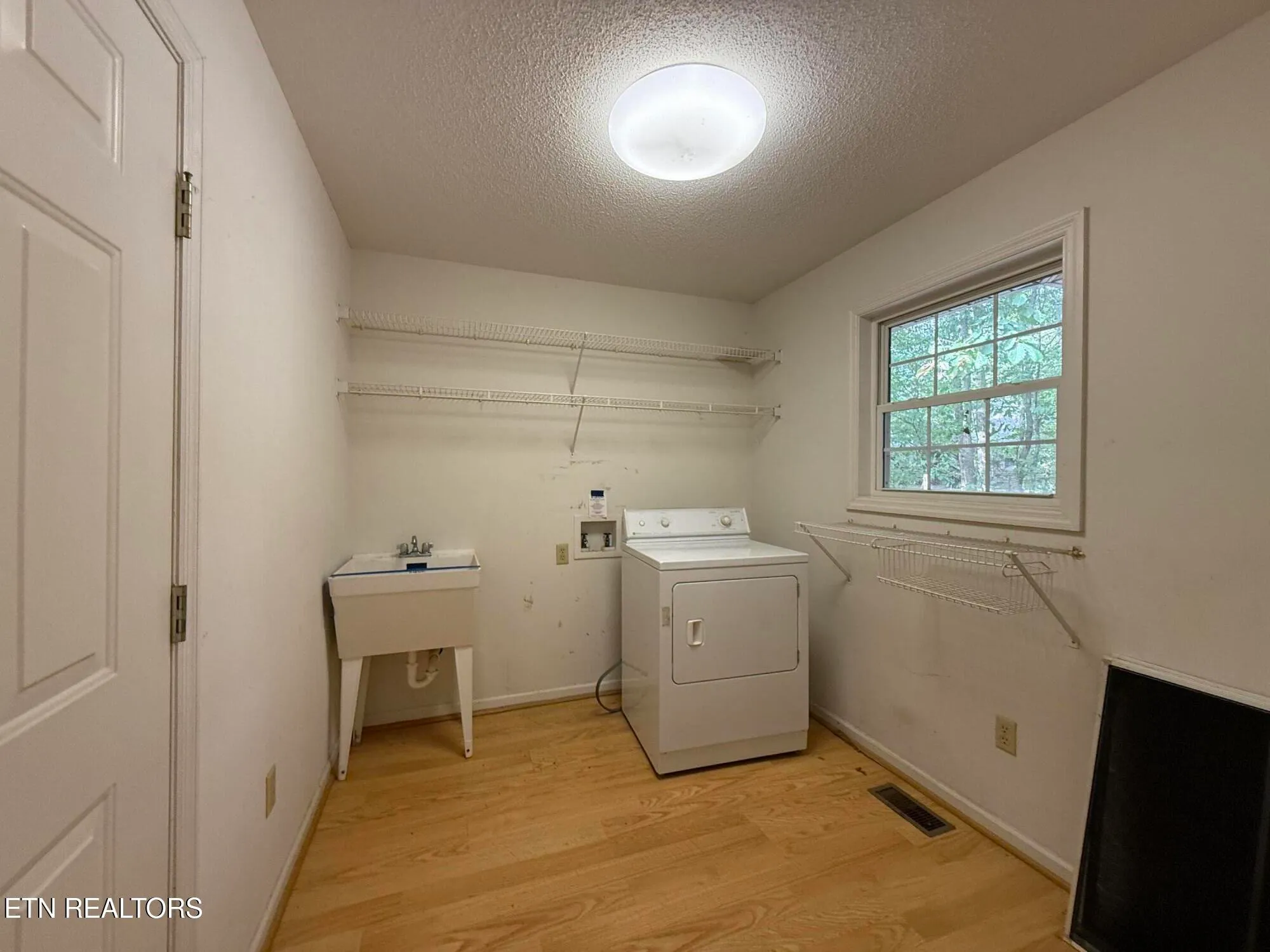 Property Slideshow image 22 of 25 | 131 cromwell ln, Crossville, TN, 38558