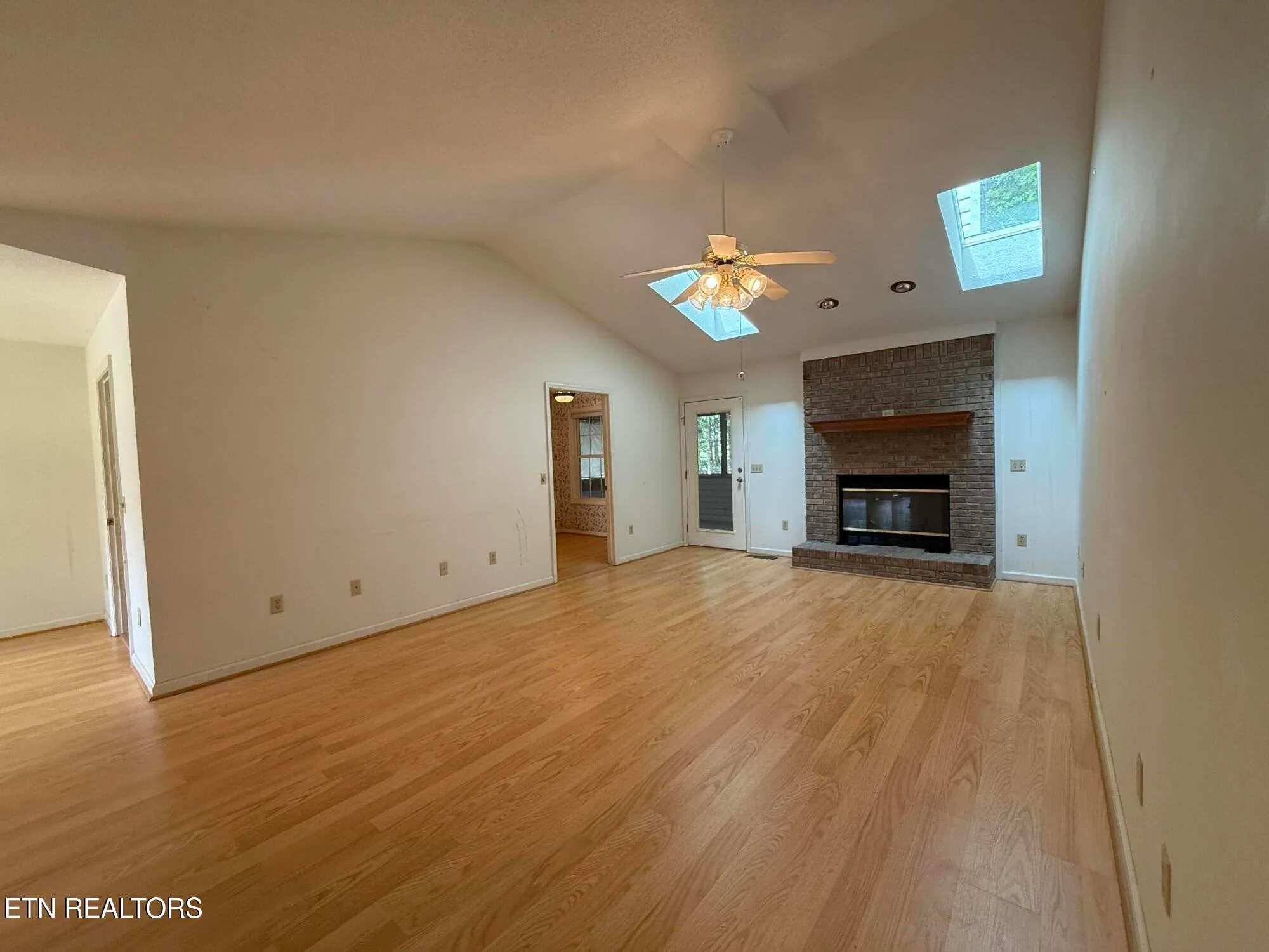 Property Slideshow image 5 of 25 | 131 cromwell ln, Crossville, TN, 38558