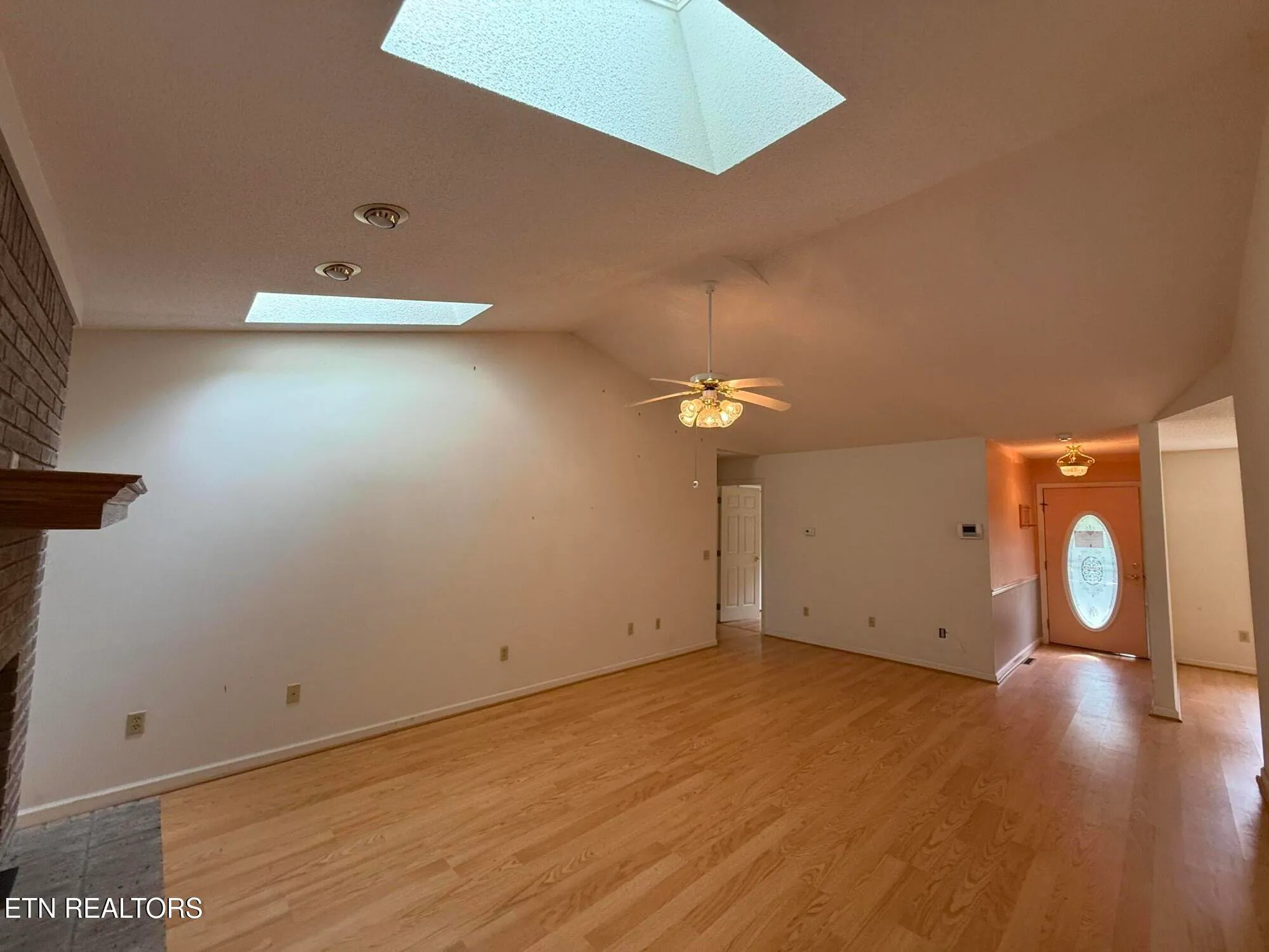 Property Slideshow image 8 of 25 | 131 cromwell ln, Crossville, TN, 38558