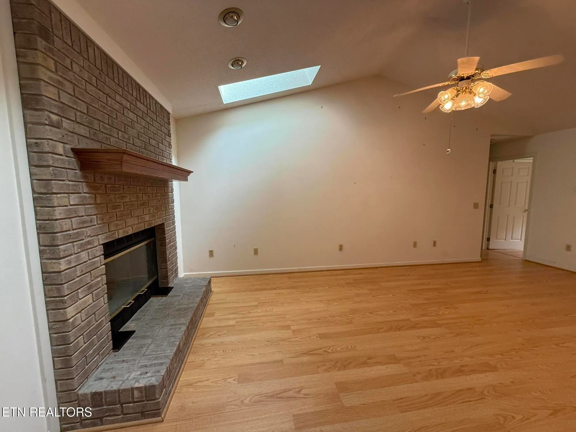 Property Slideshow image 6 of 25 | 131 cromwell ln, Crossville, TN, 38558