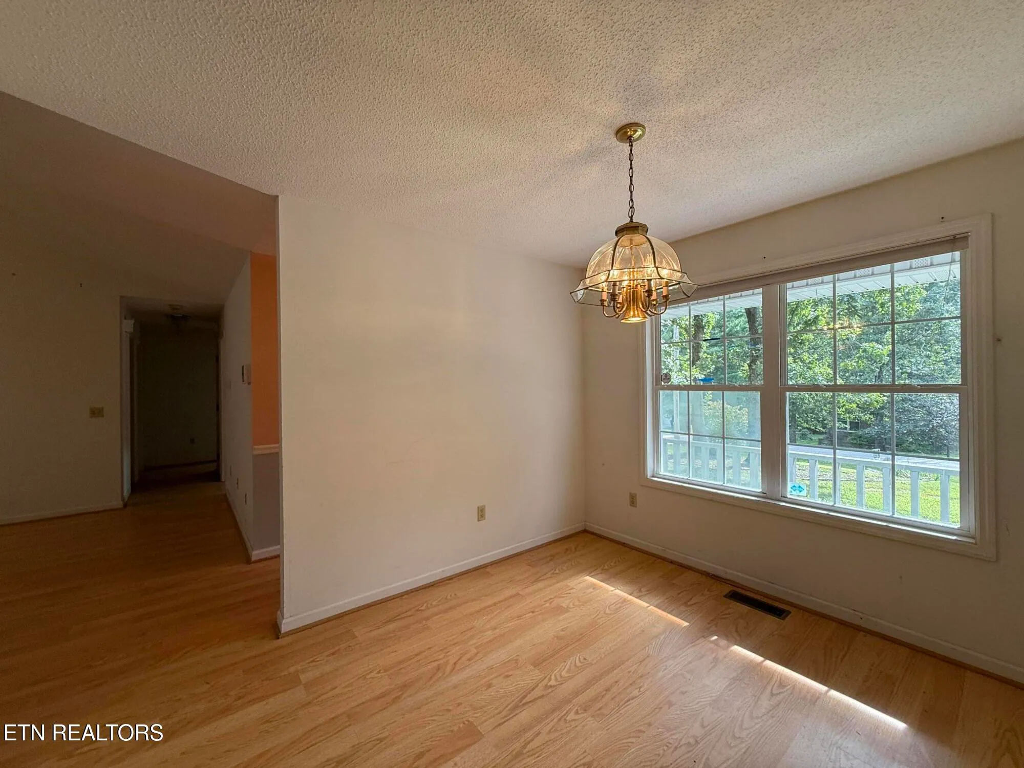 Property Slideshow image 10 of 25 | 131 cromwell ln, Crossville, TN, 38558