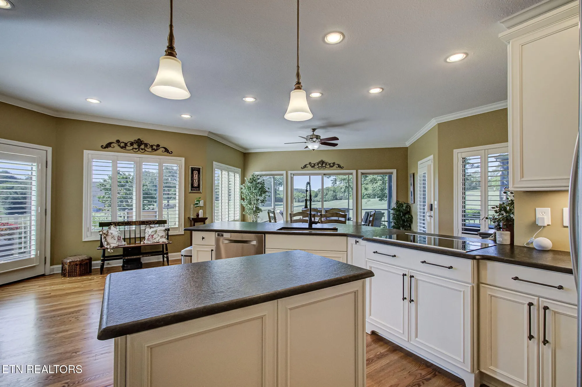 Property Slideshow image 15 of 59 | 125 santee way, Loudon, TN, 37774