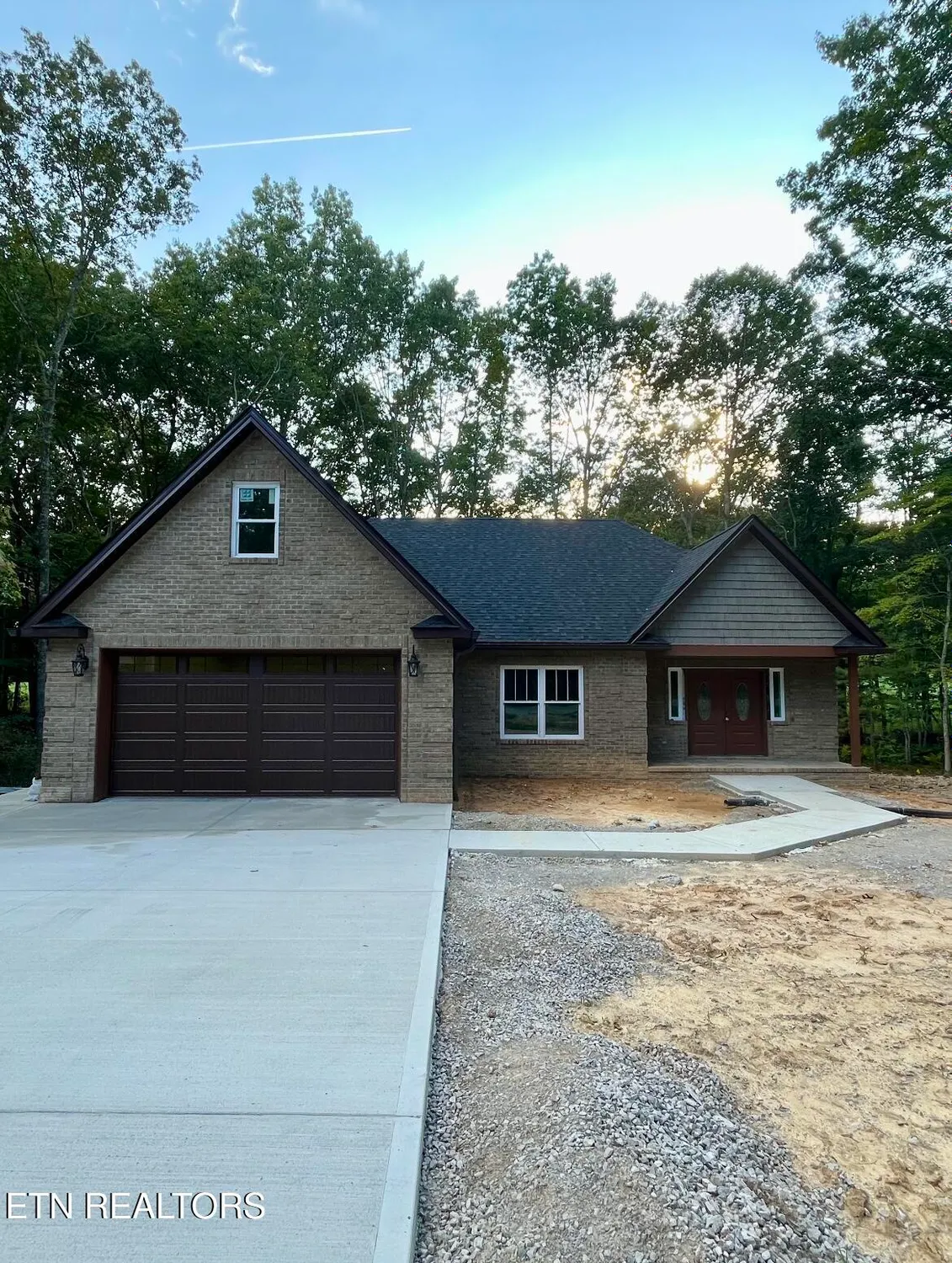 Property Slideshow image 2 of 24 | 414 beachwood dr, Crossville, TN, 38558