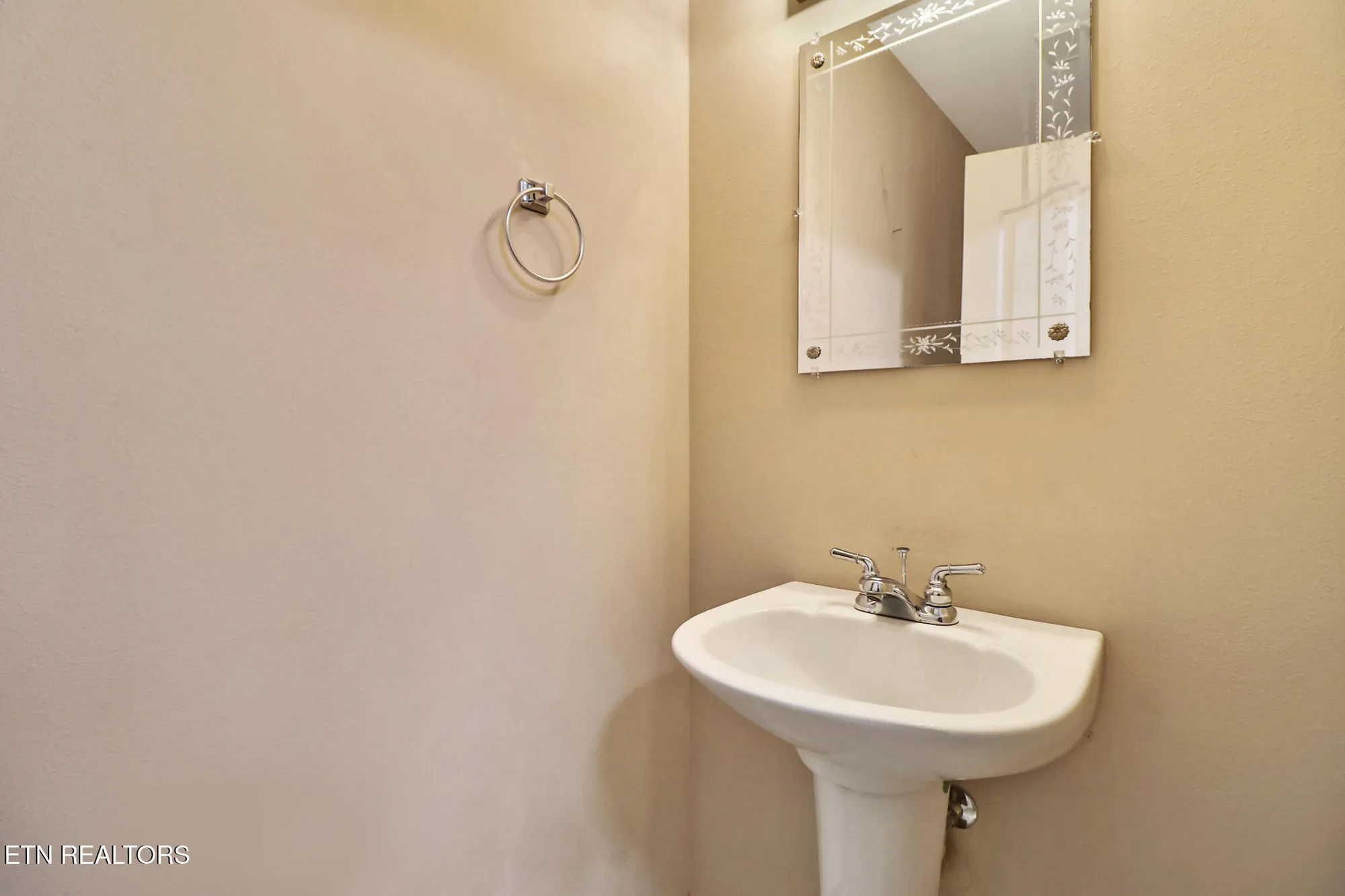 Property Slideshow image 30 of 38 | 157 cromwell ln, Crossville, TN, 38558