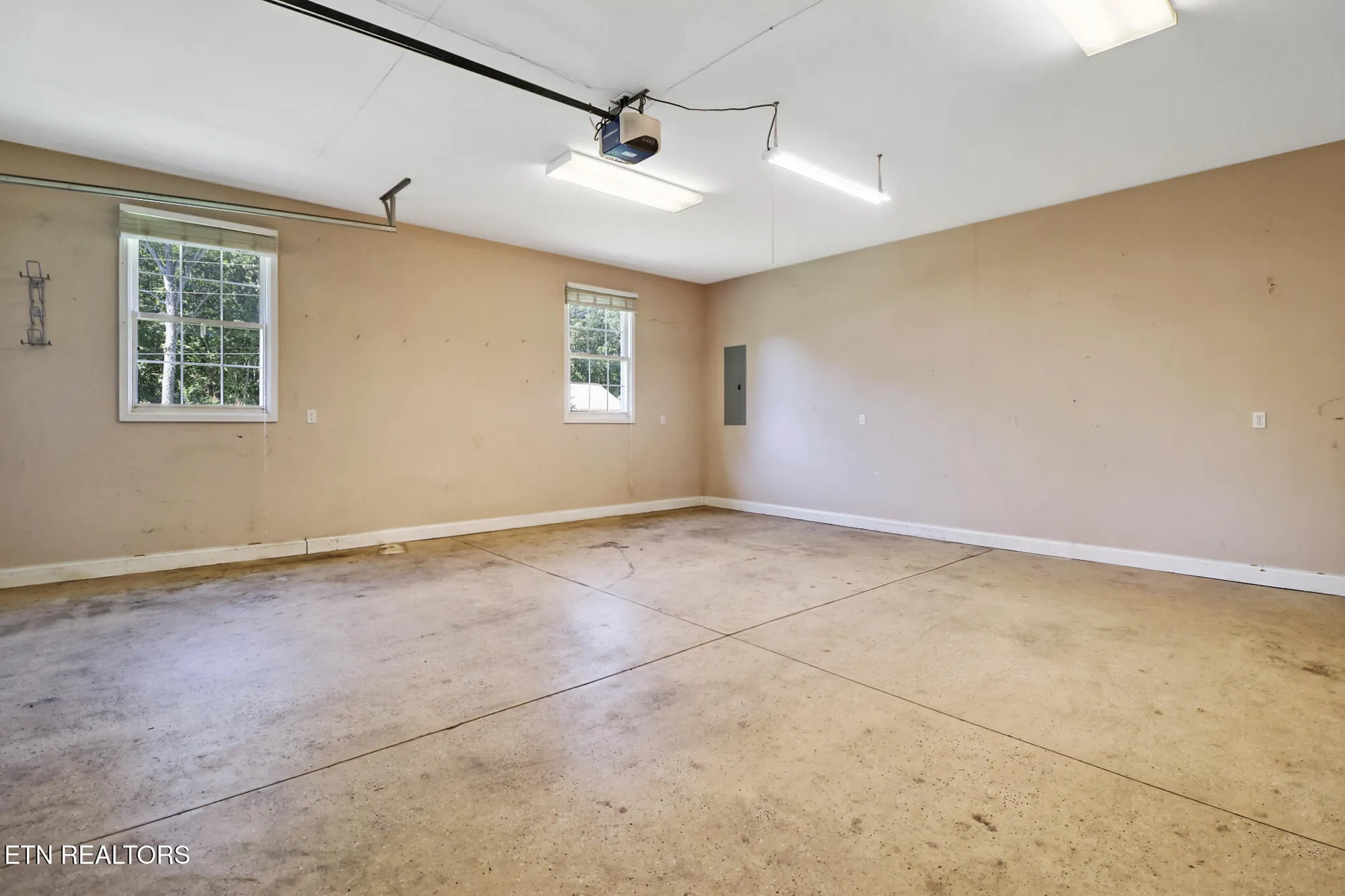 Property Slideshow image 32 of 38 | 157 cromwell ln, Crossville, TN, 38558