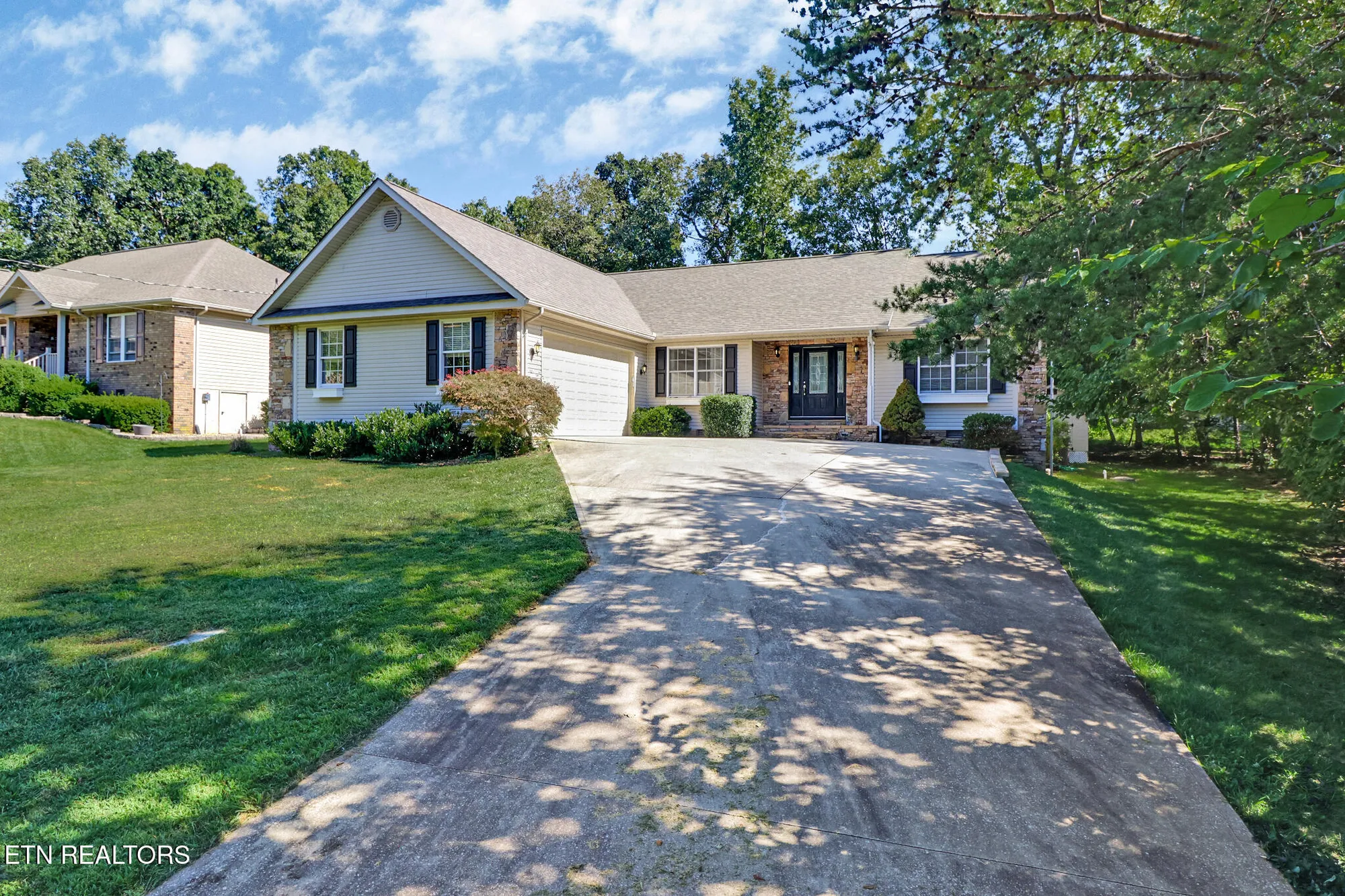 Property Slideshow image 2 of 38 | 157 cromwell ln, Crossville, TN, 38558