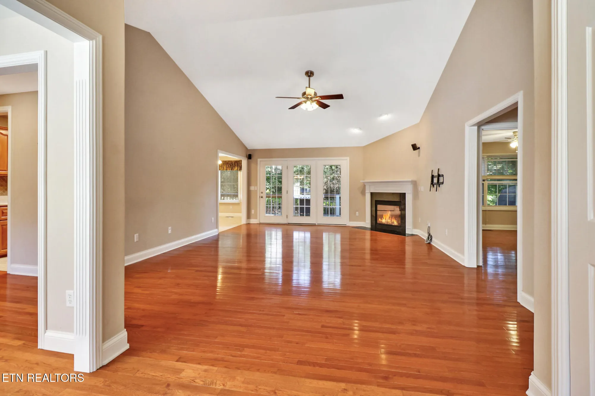 Property Slideshow image 6 of 38 | 157 cromwell ln, Crossville, TN, 38558