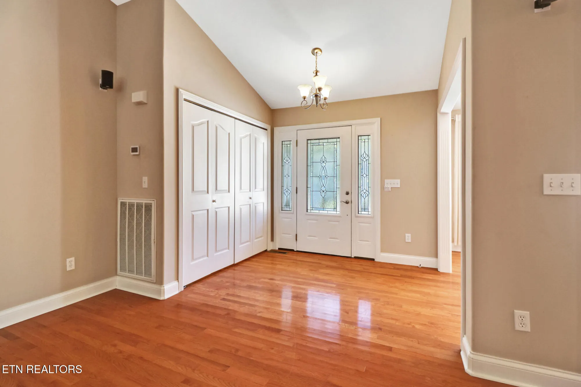 Property Slideshow image 7 of 38 | 157 cromwell ln, Crossville, TN, 38558