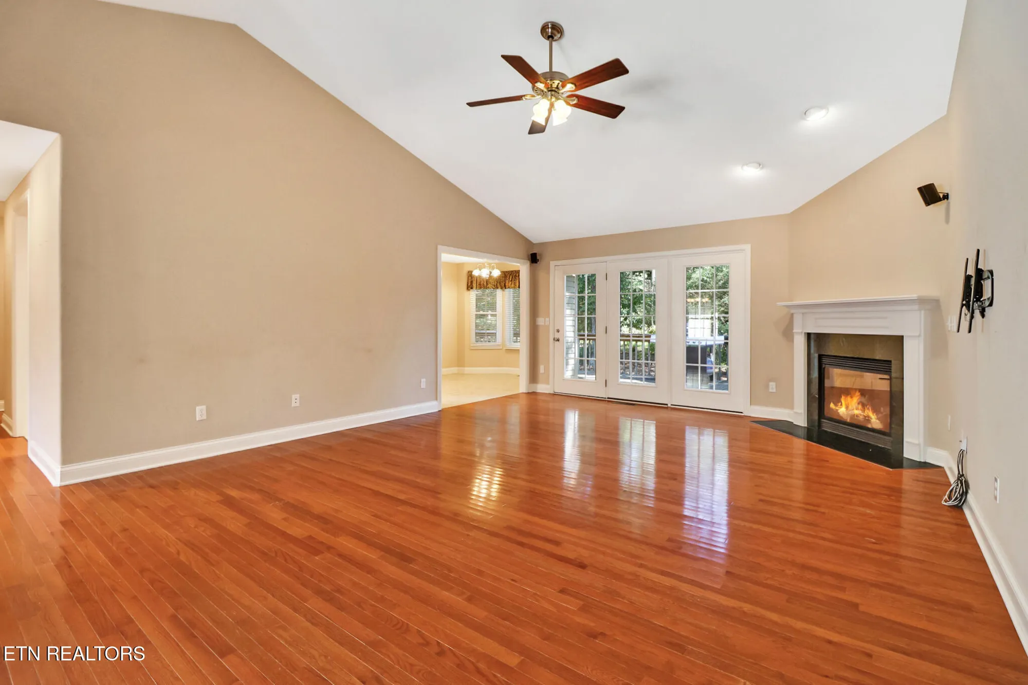 Property Slideshow image 9 of 38 | 157 cromwell ln, Crossville, TN, 38558