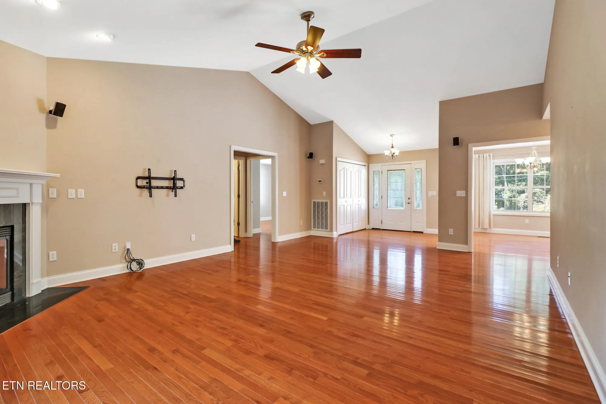 Property Slideshow image 13 of 38 | 157 cromwell ln, Crossville, TN, 38558