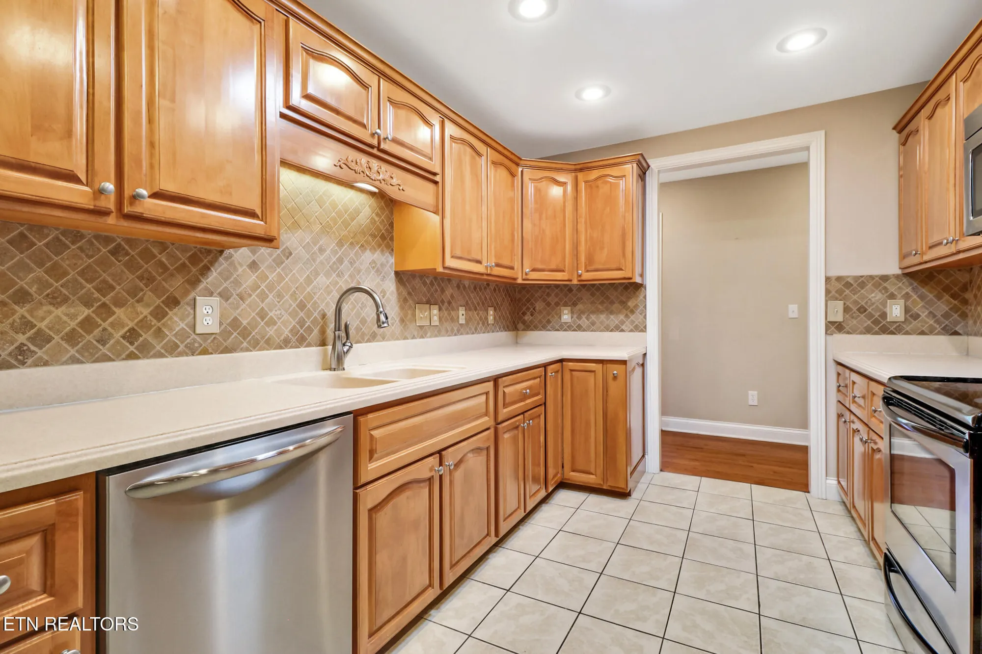 Property Slideshow image 16 of 38 | 157 cromwell ln, Crossville, TN, 38558