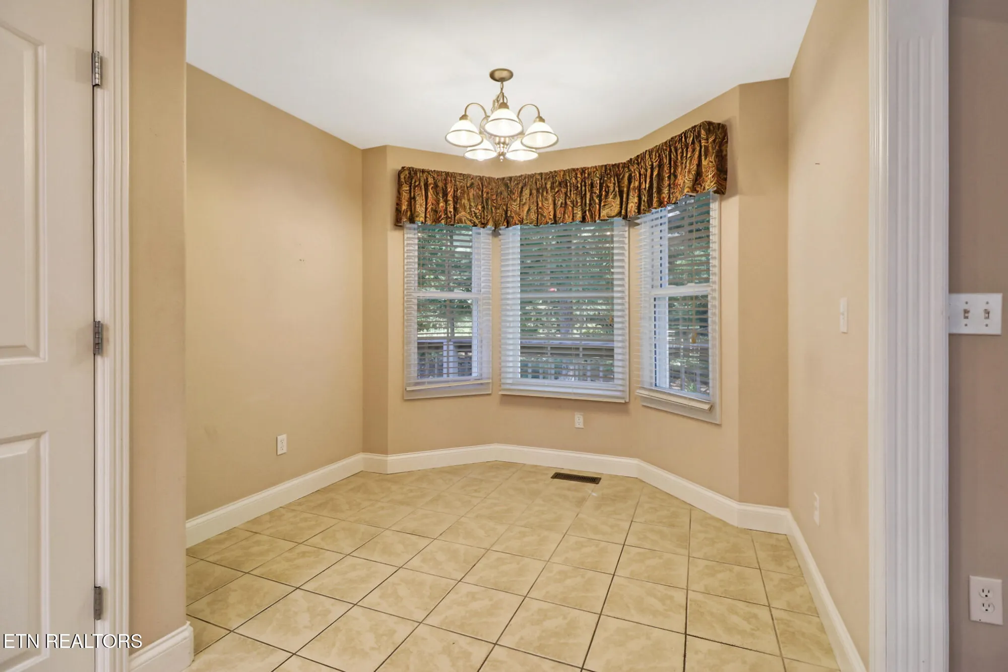 Property Slideshow image 18 of 38 | 157 cromwell ln, Crossville, TN, 38558