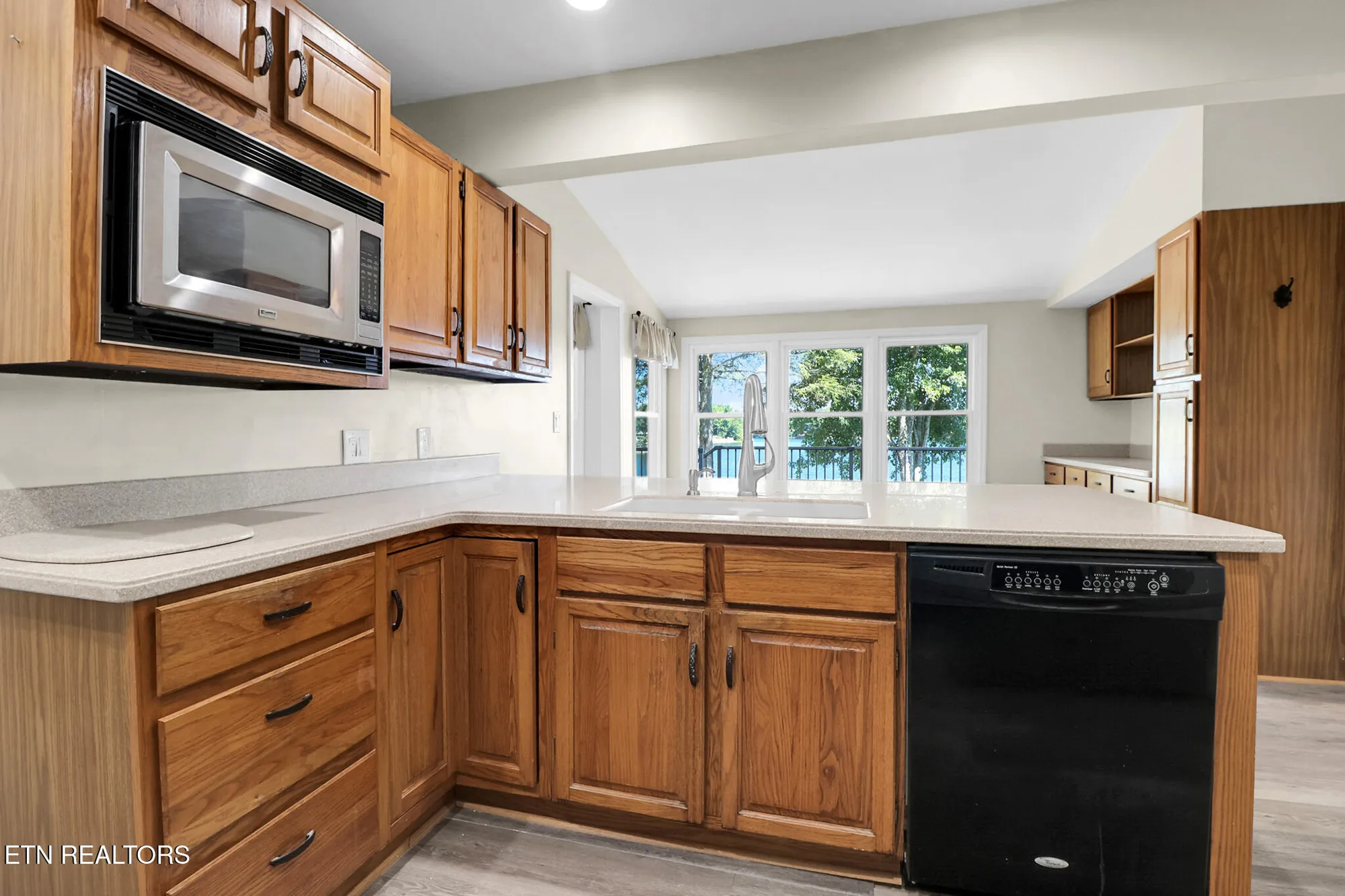 Property Slideshow image 14 of 42 | 155 dovenshire dr, Crossville, TN, 38558