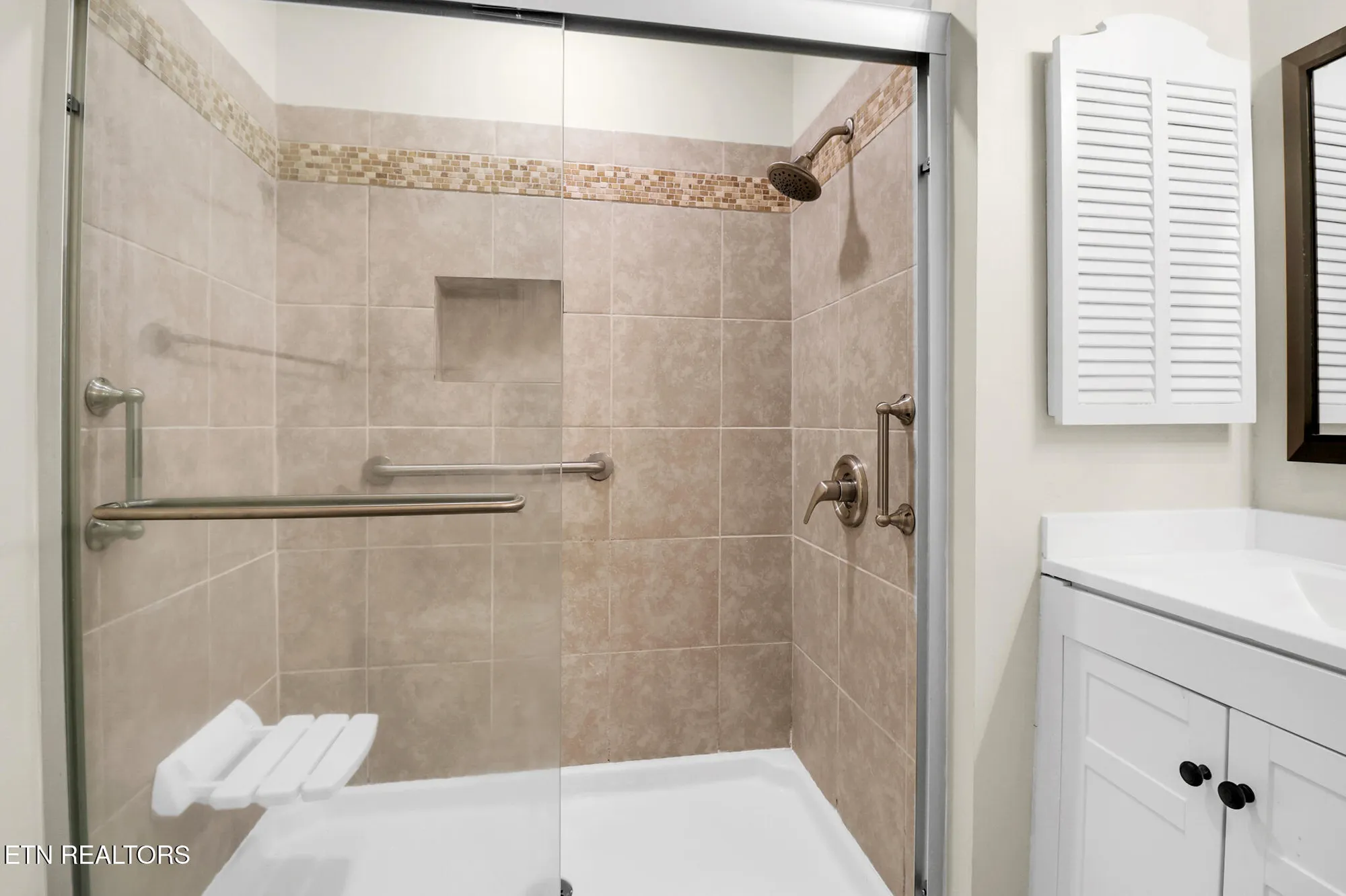 Property Slideshow image 21 of 42 | 155 dovenshire dr, Crossville, TN, 38558