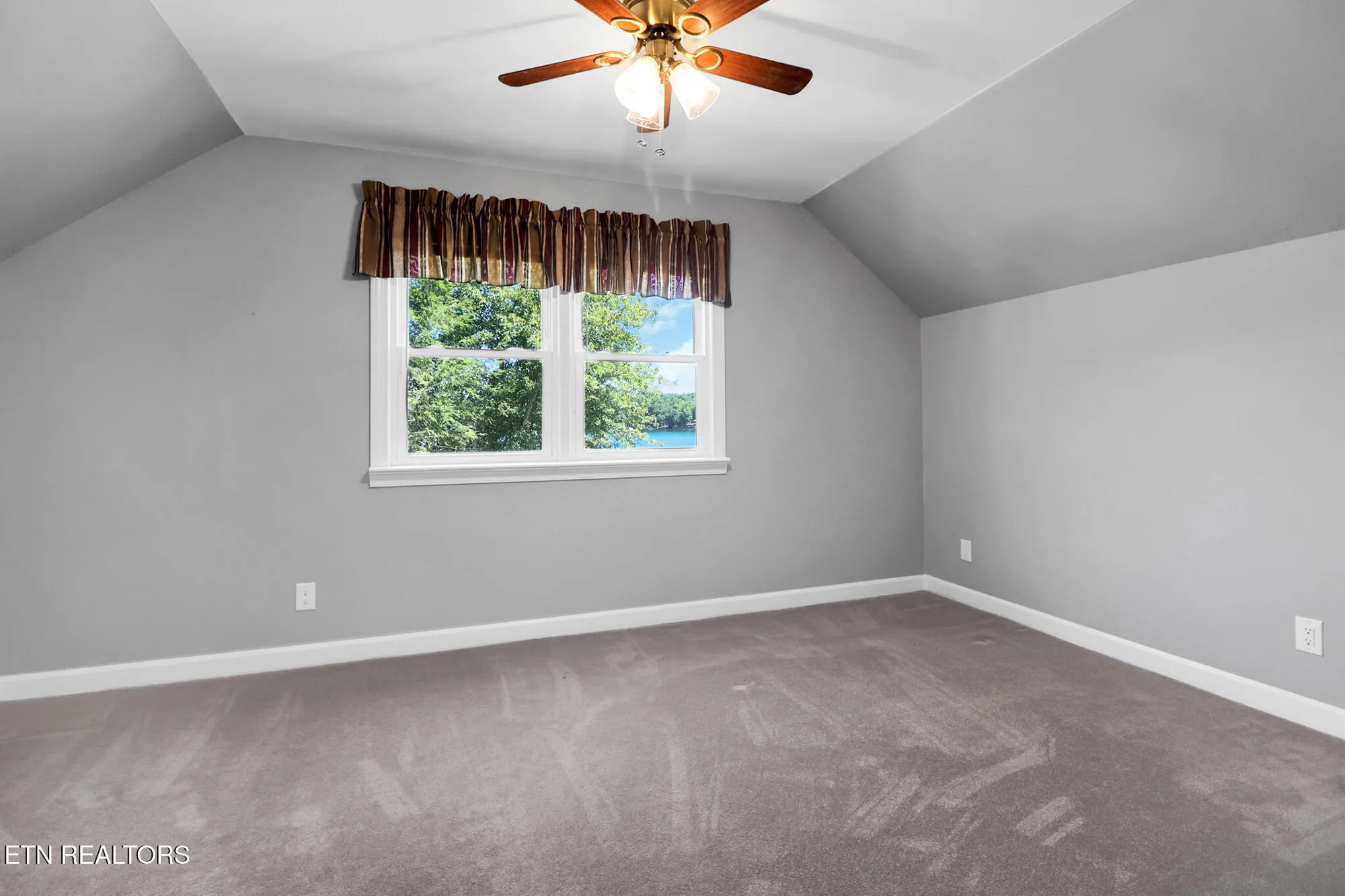 Property Slideshow image 23 of 42 | 155 dovenshire dr, Crossville, TN, 38558