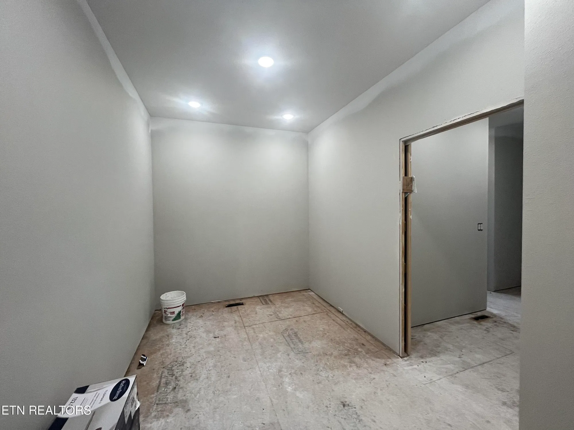 Property Slideshow image 19 of 36 | 382 st george dr, Crossville, TN, 38571