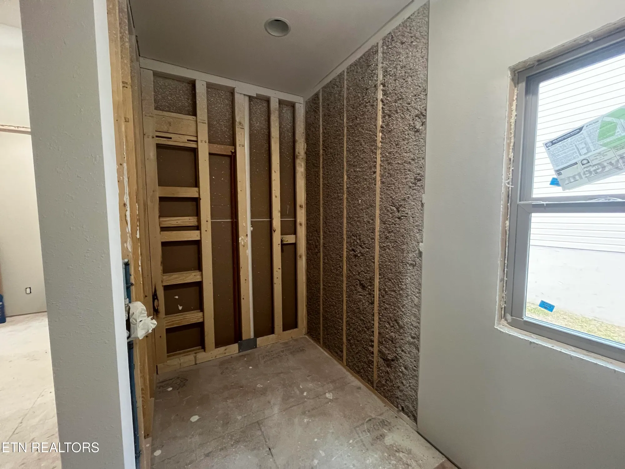 Property Slideshow image 21 of 36 | 382 st george dr, Crossville, TN, 38571