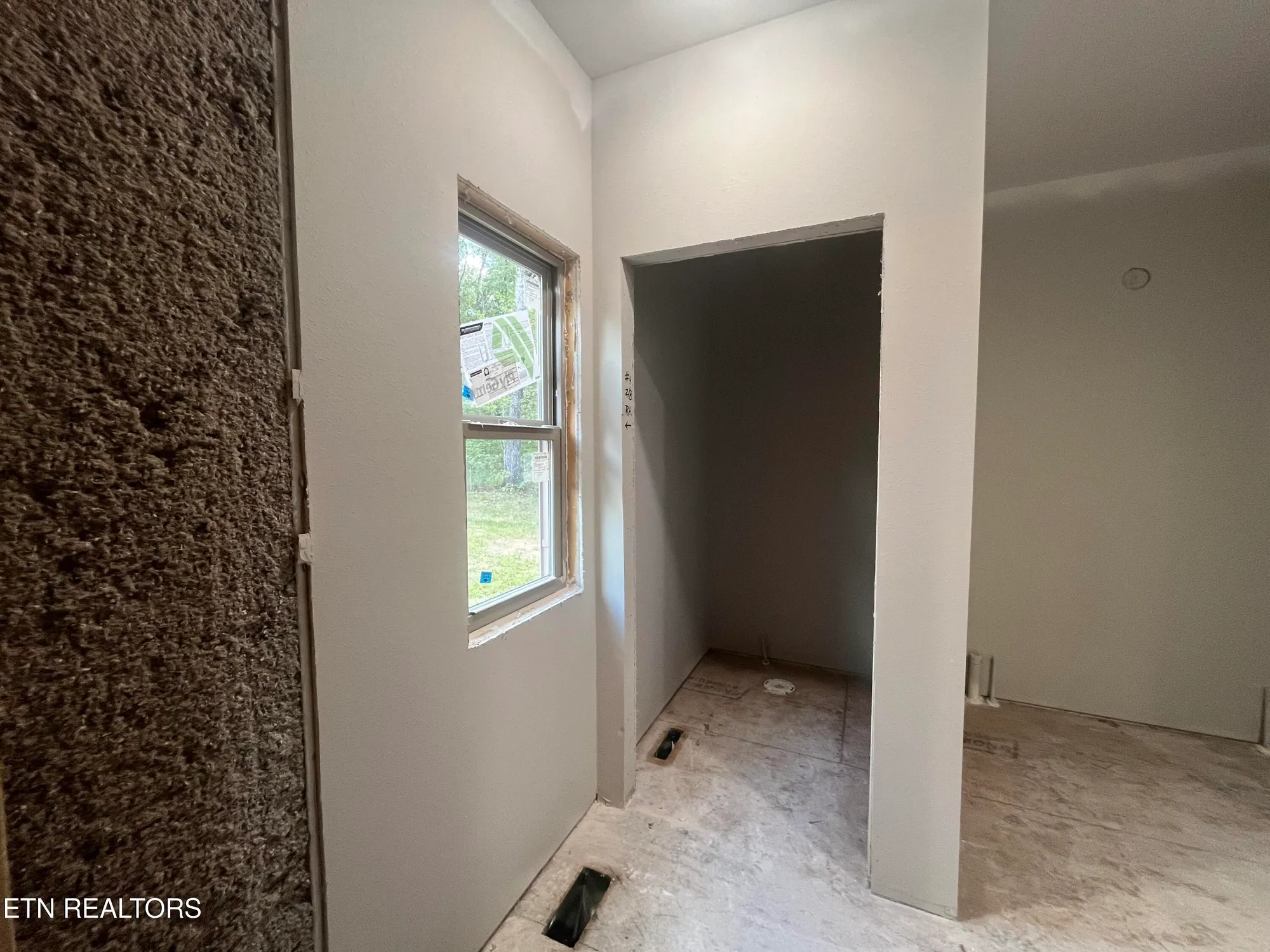 Property Slideshow image 22 of 36 | 382 st george dr, Crossville, TN, 38571