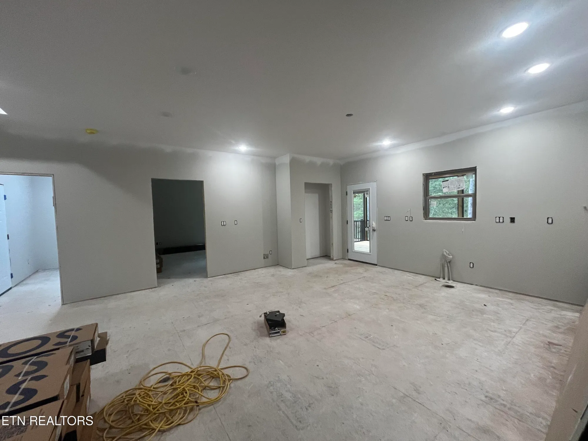 Property Slideshow image 30 of 36 | 382 st george dr, Crossville, TN, 38571