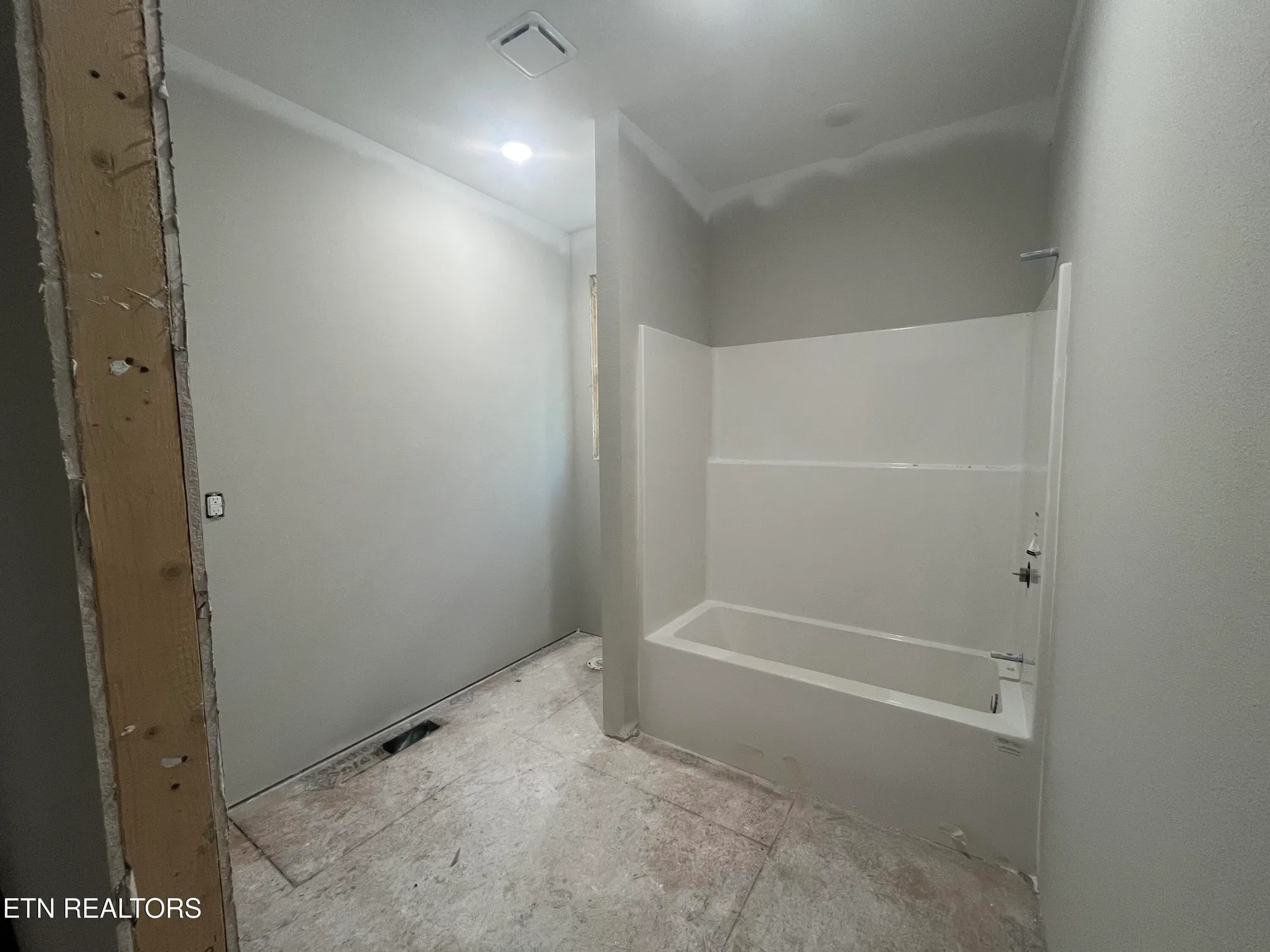 Property Slideshow image 27 of 36 | 382 st george dr, Crossville, TN, 38571