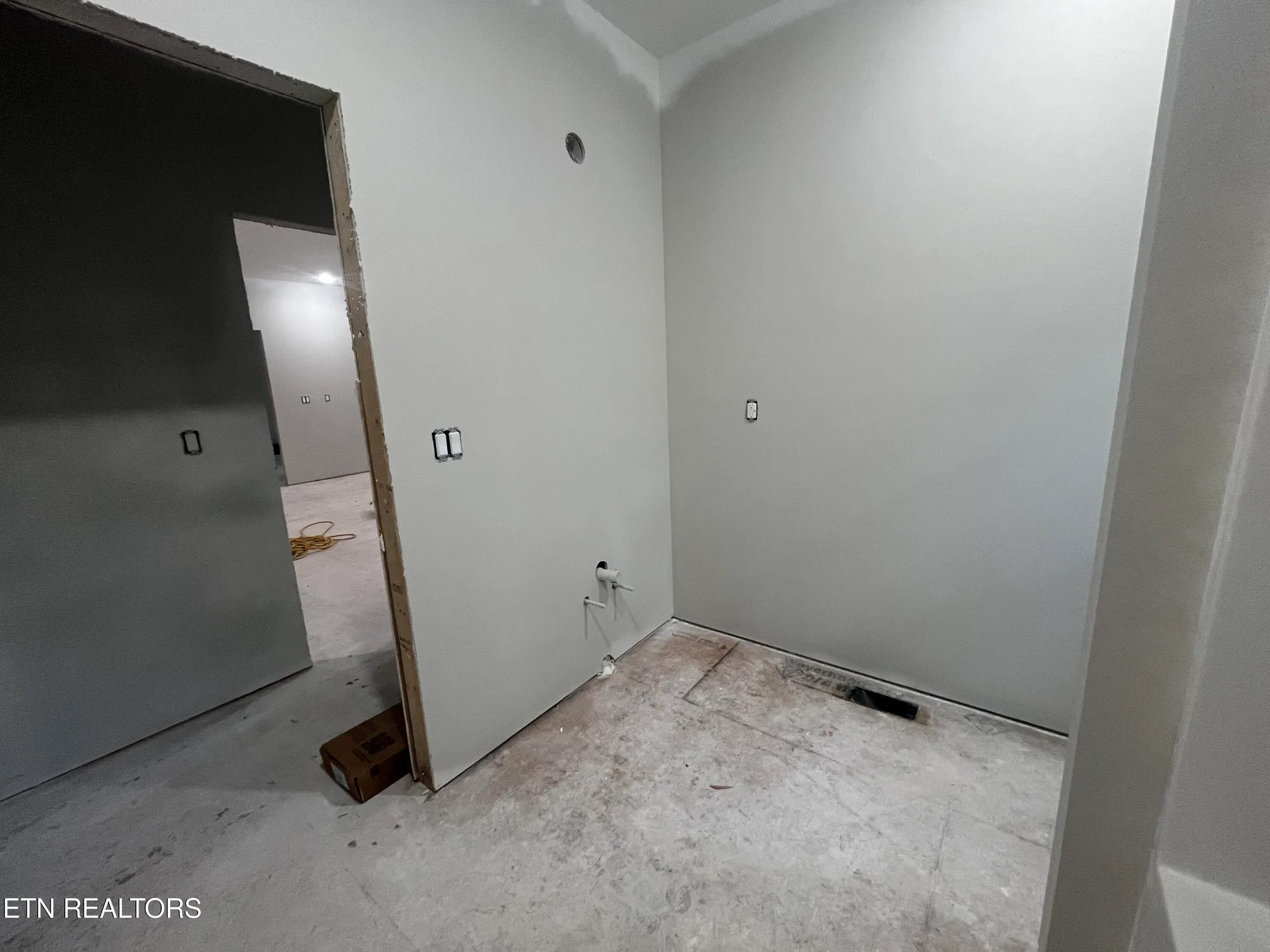 Property Slideshow image 28 of 36 | 382 st george dr, Crossville, TN, 38571