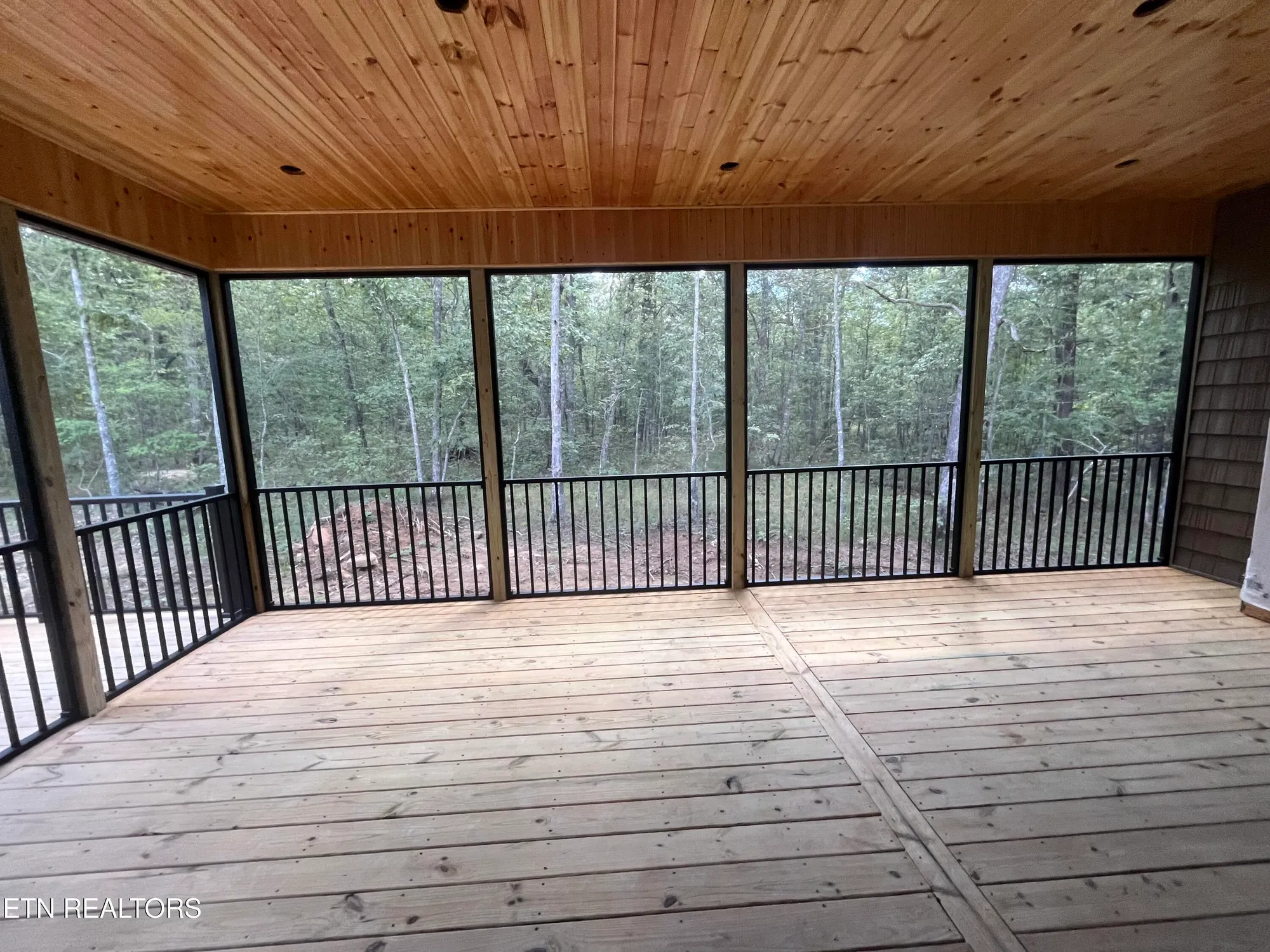 Property Slideshow image 13 of 36 | 382 st george dr, Crossville, TN, 38571