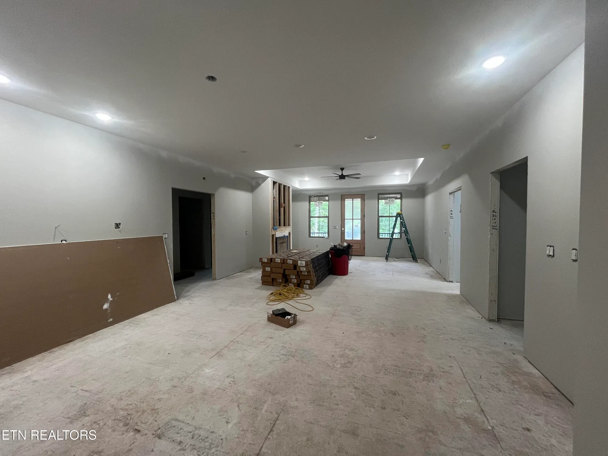 Property Slideshow image 32 of 36 | 382 st george dr, Crossville, TN, 38571