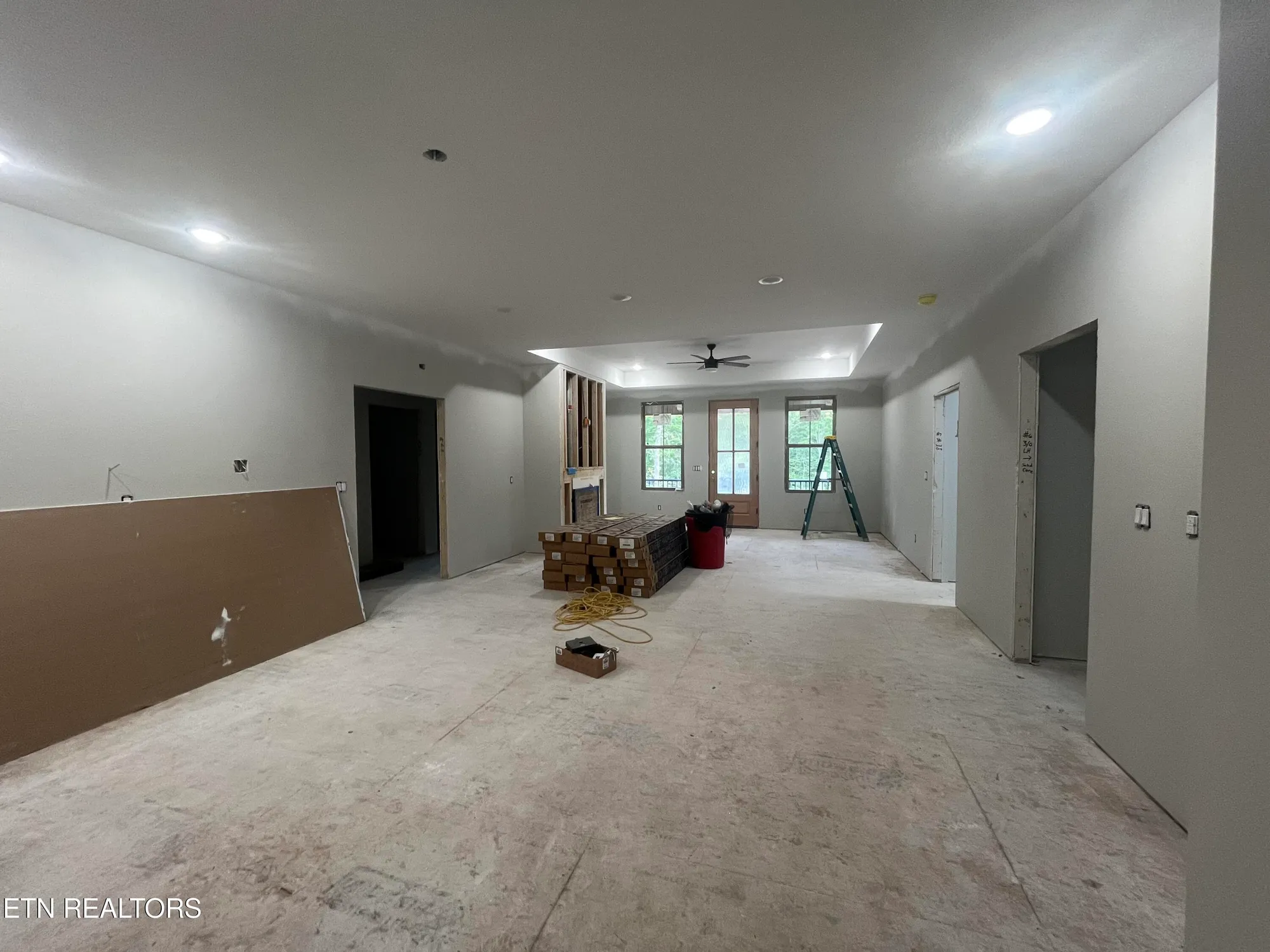 Property Slideshow image 33 of 36 | 382 st george dr, Crossville, TN, 38571