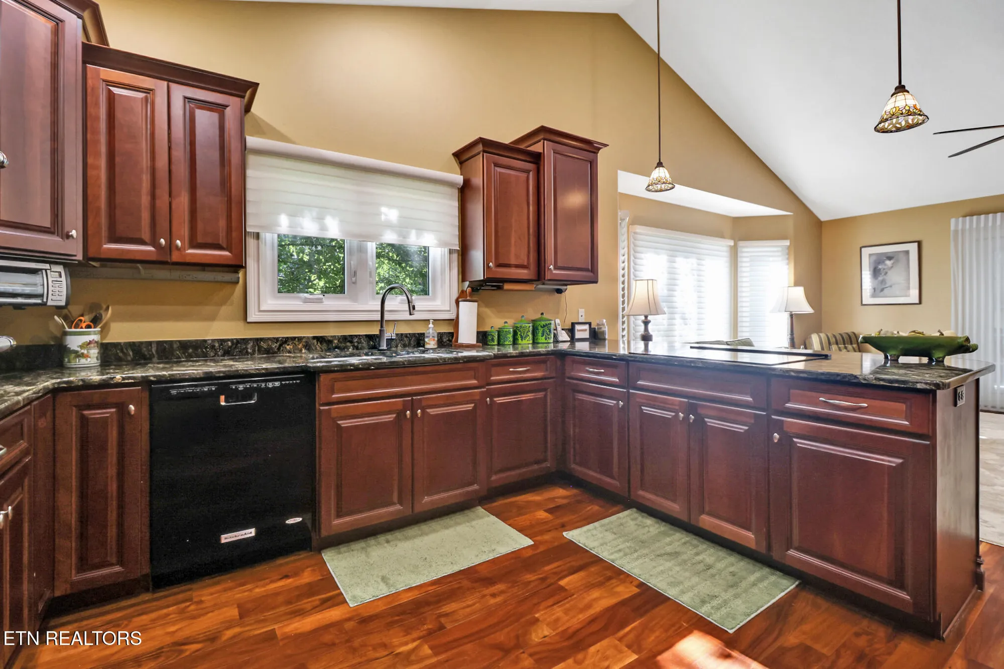 Property Slideshow image 21 of 48 | 104 hickory ridge ln, Crossville, TN, 38558
