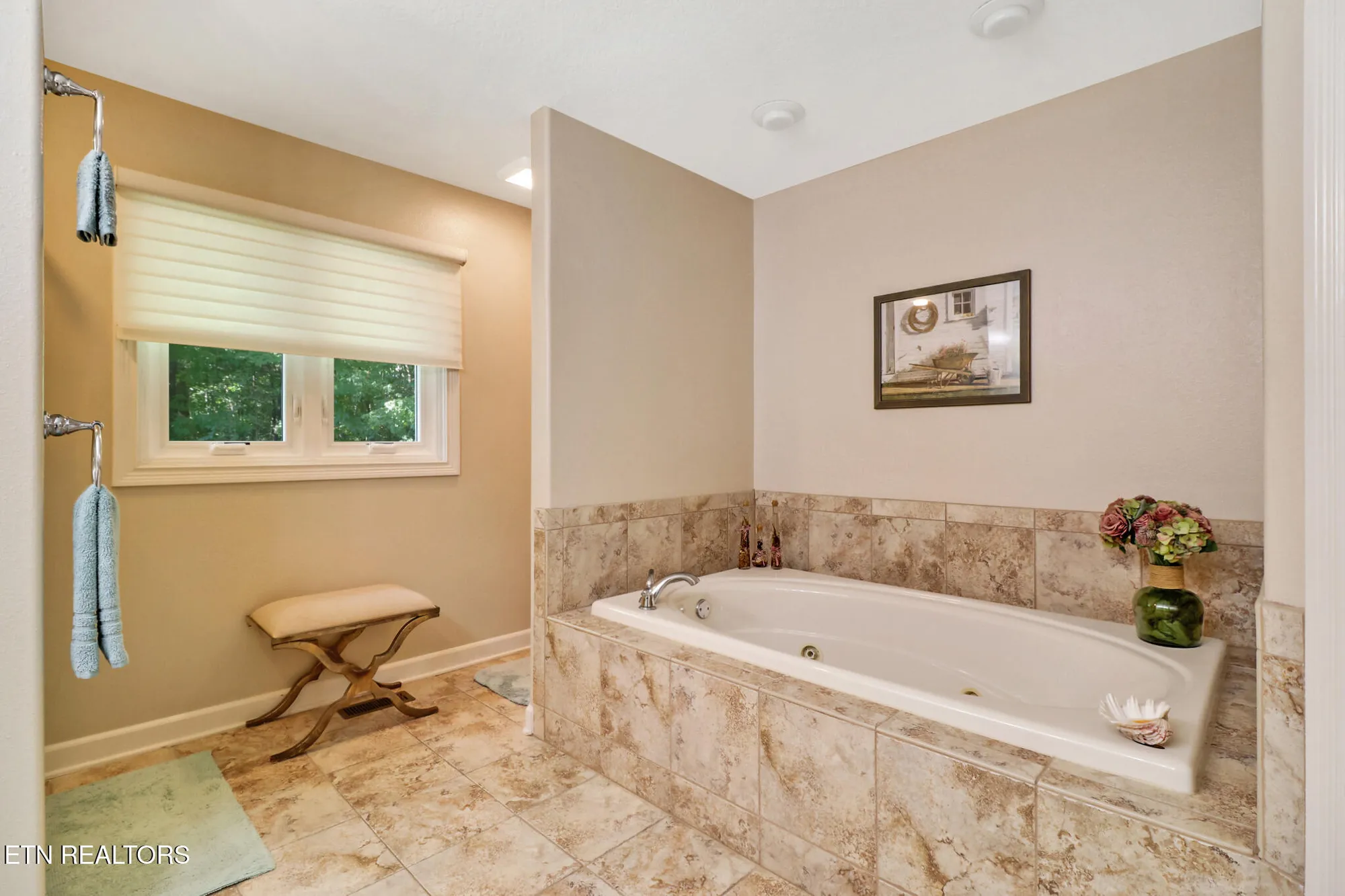 Property Slideshow image 27 of 48 | 104 hickory ridge ln, Crossville, TN, 38558