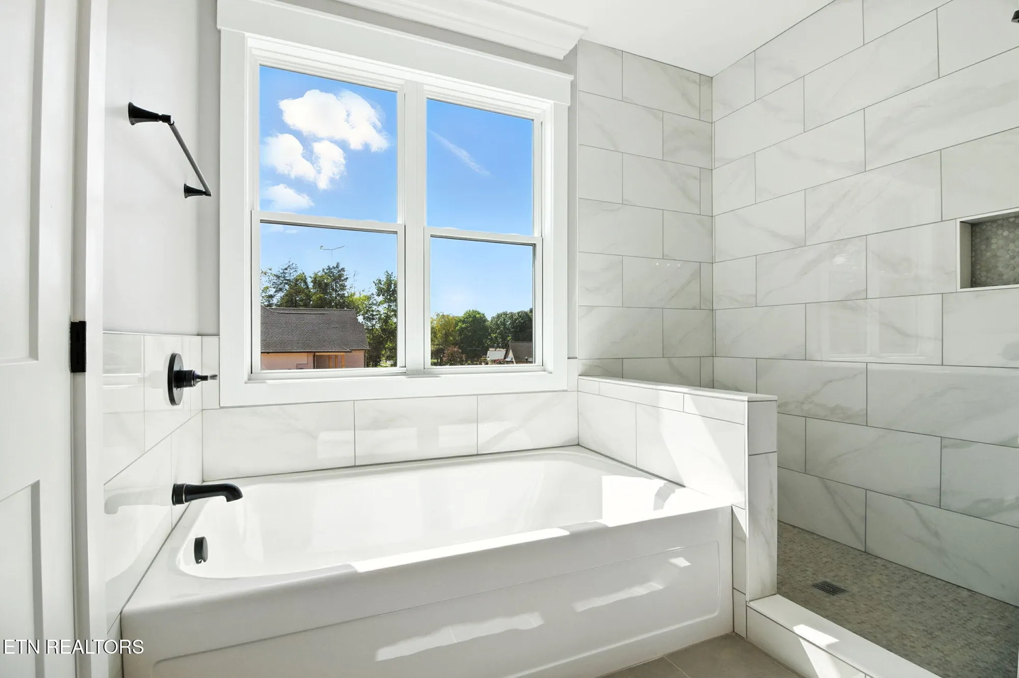 Property Slideshow image 23 of 38 | 121 inagehi way, Loudon, TN, 37774