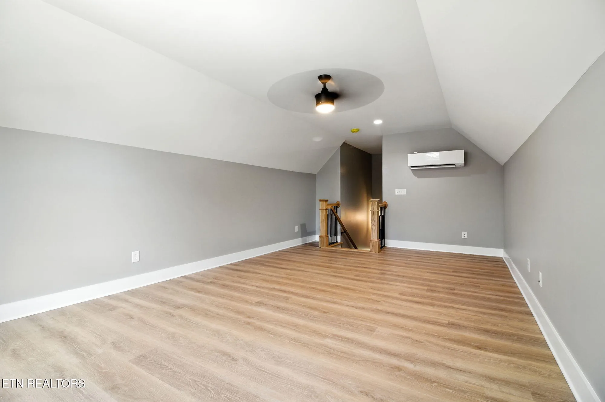 Property Slideshow image 29 of 38 | 121 inagehi way, Loudon, TN, 37774