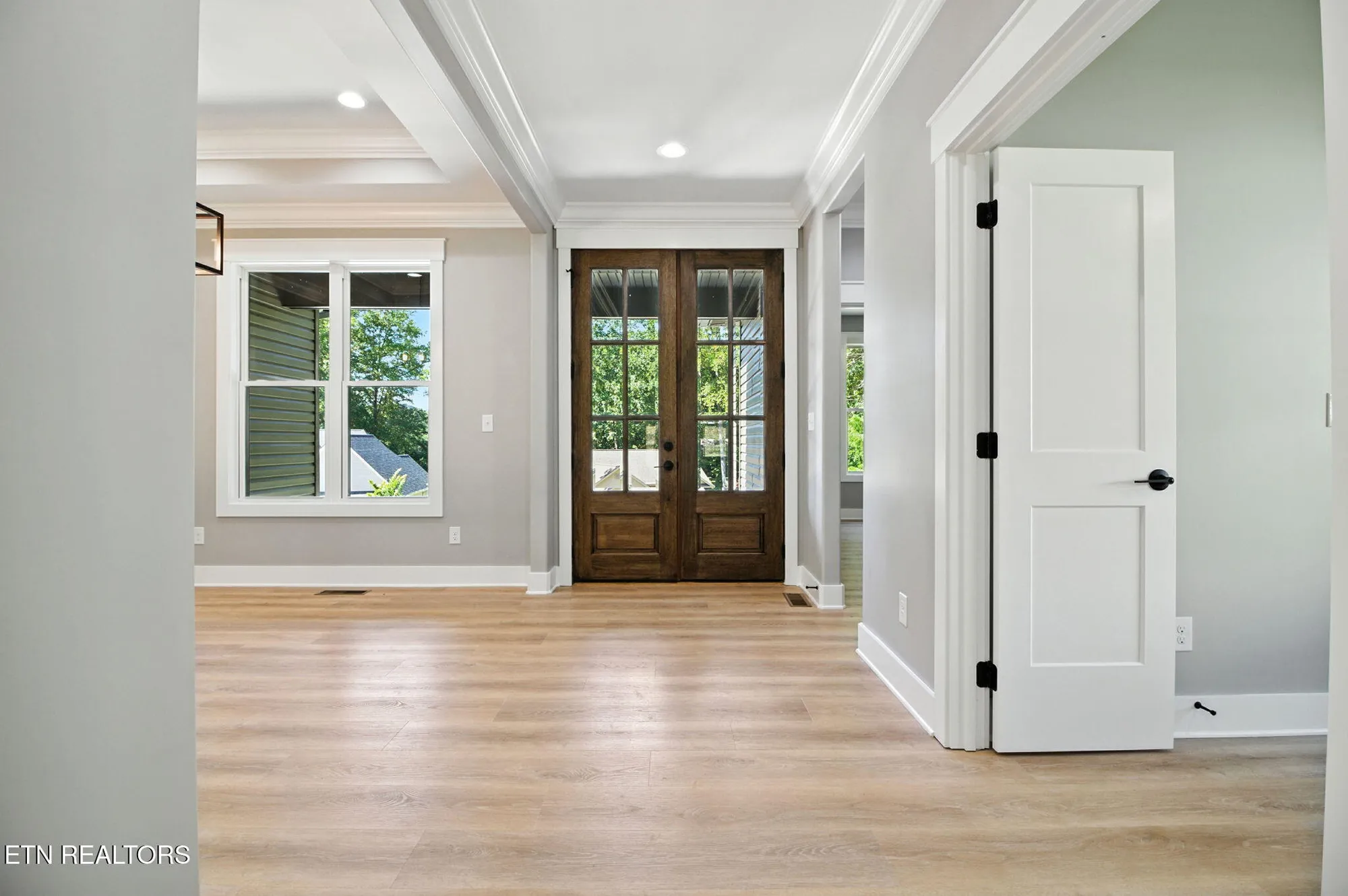 Property Slideshow image 6 of 38 | 121 inagehi way, Loudon, TN, 37774