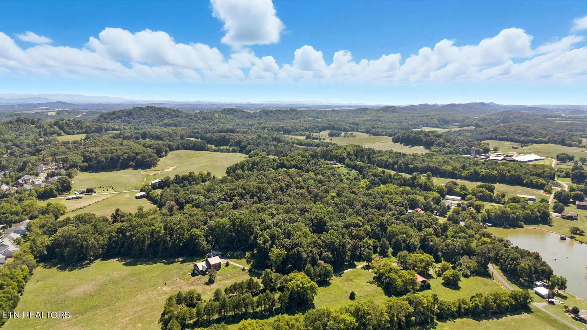 Property Slideshow image 37 of 38 | 121 inagehi way, Loudon, TN, 37774