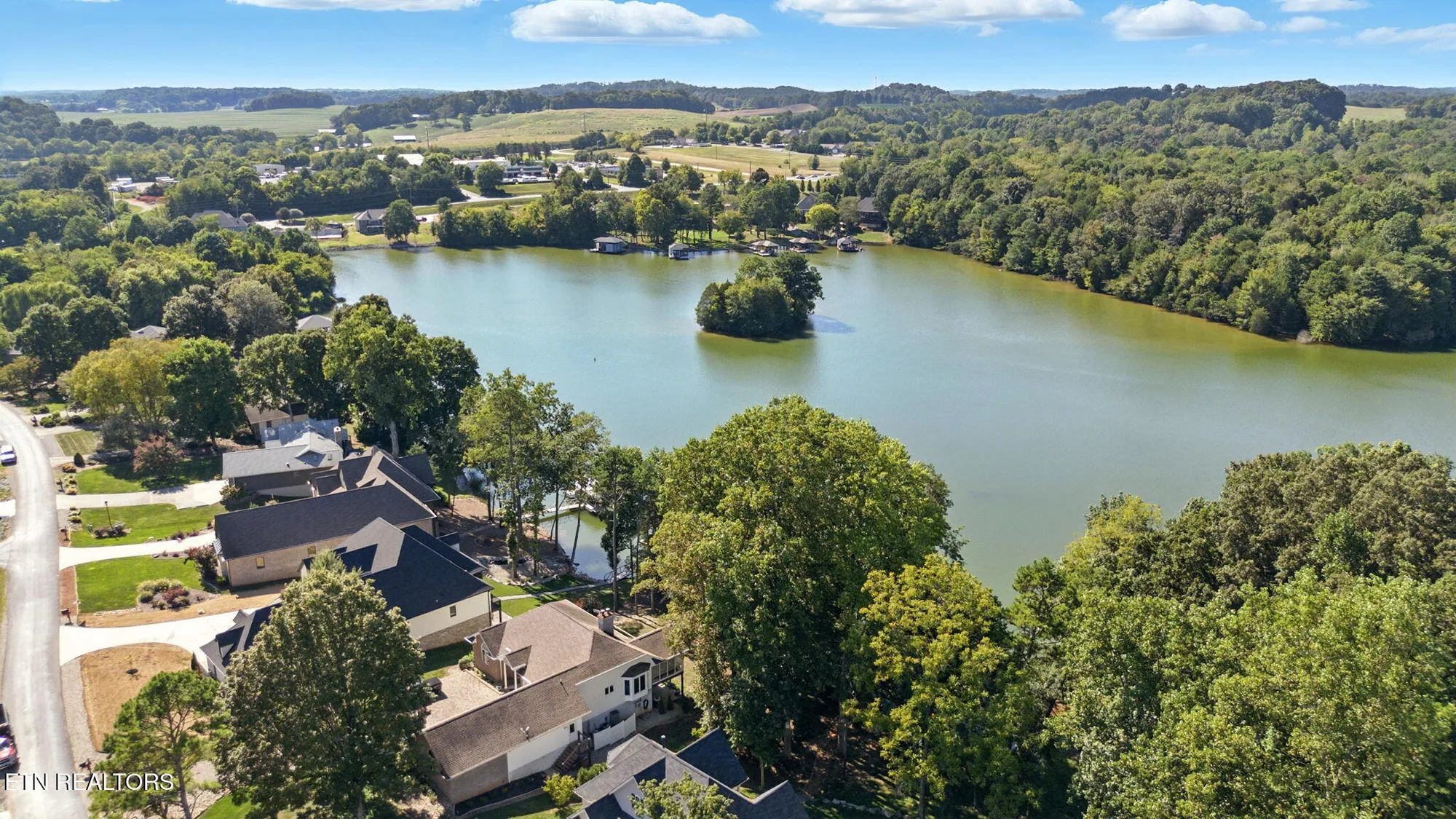 Property Slideshow image 35 of 38 | 121 inagehi way, Loudon, TN, 37774